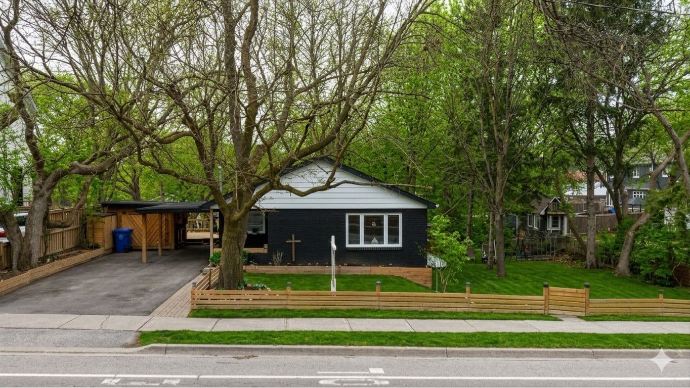 757 Srigley Street, Newmarket, ON L3Y 1X6