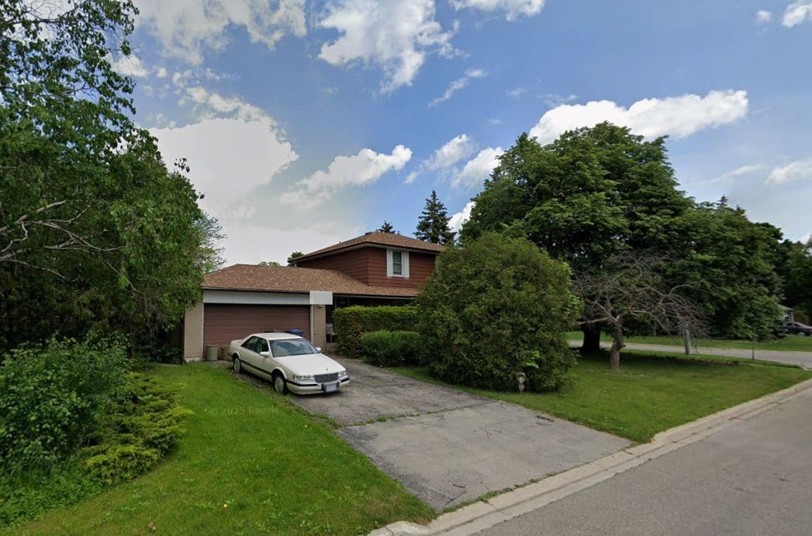 2 Durham Crescent, Brampton, ON L6T 2X6