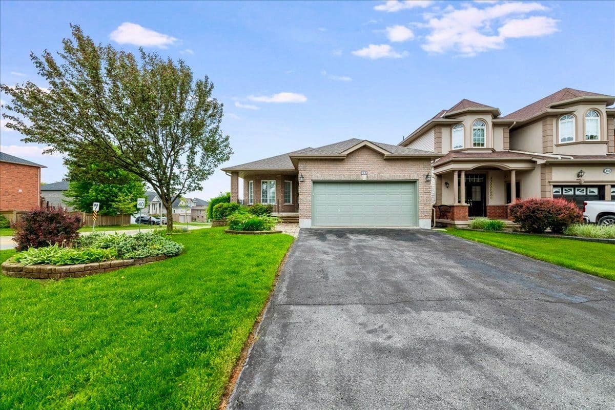 127 Birkhall Place Lower, Barrie, ON L4N 0J9