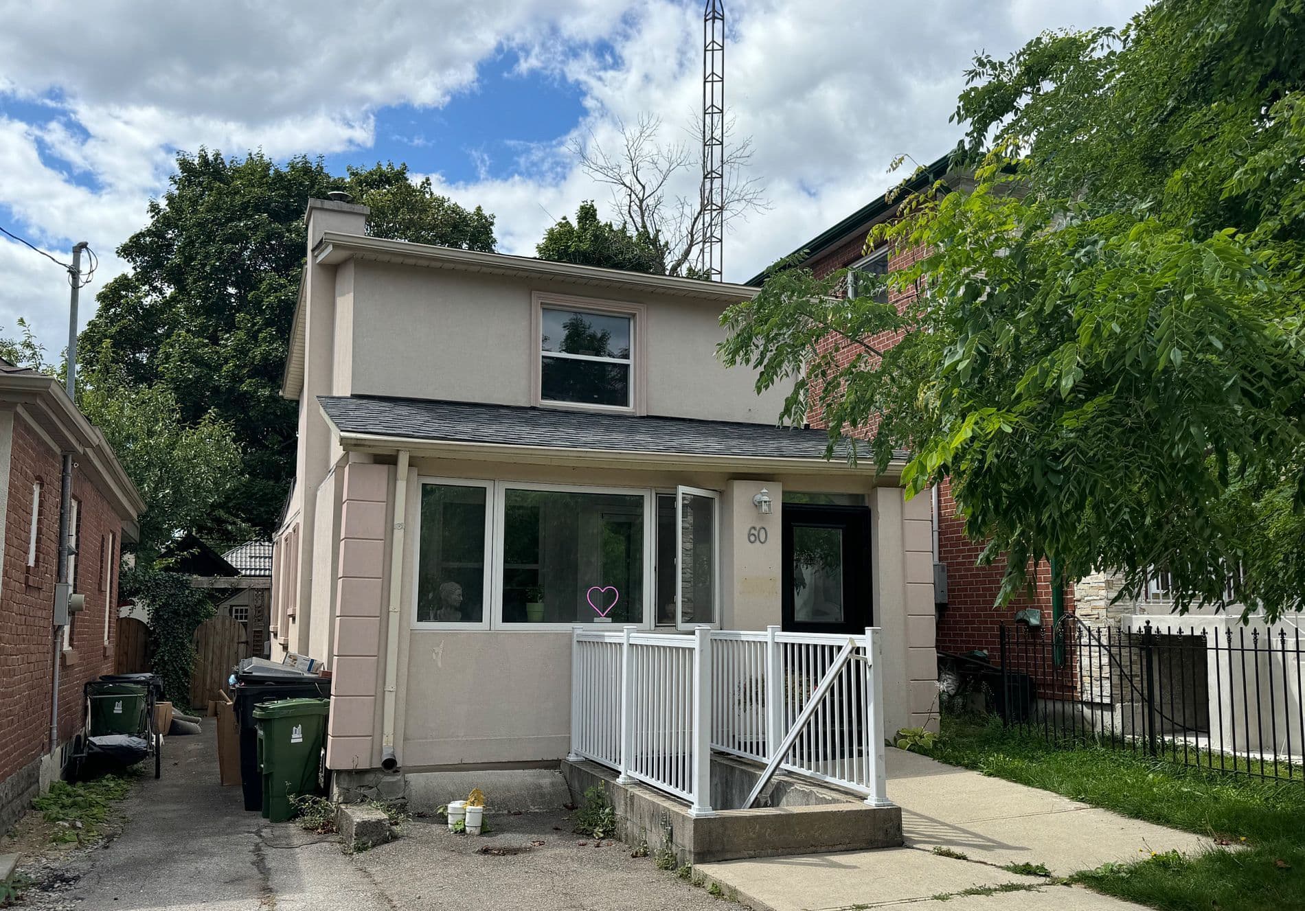 60 Ninth Street Upper, Toronto W06, ON M8V 3E3