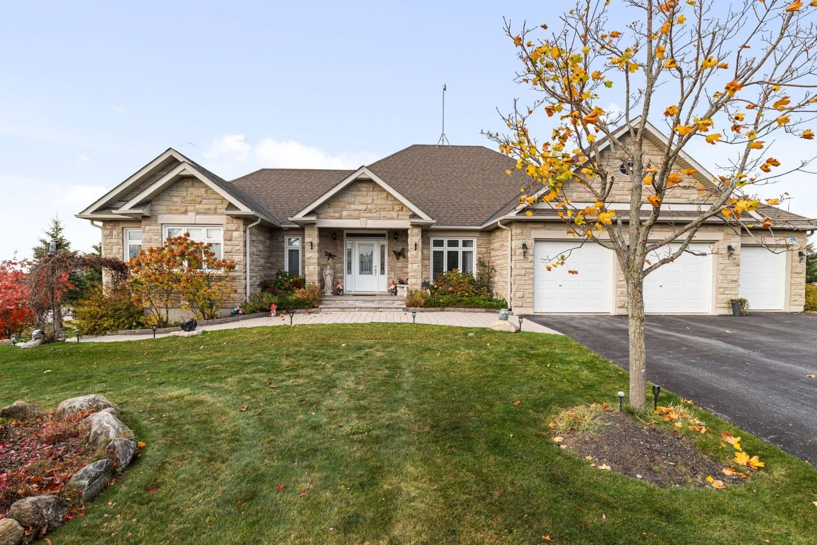 10 Brolley Crescent, Essa, ON L0L 2N2