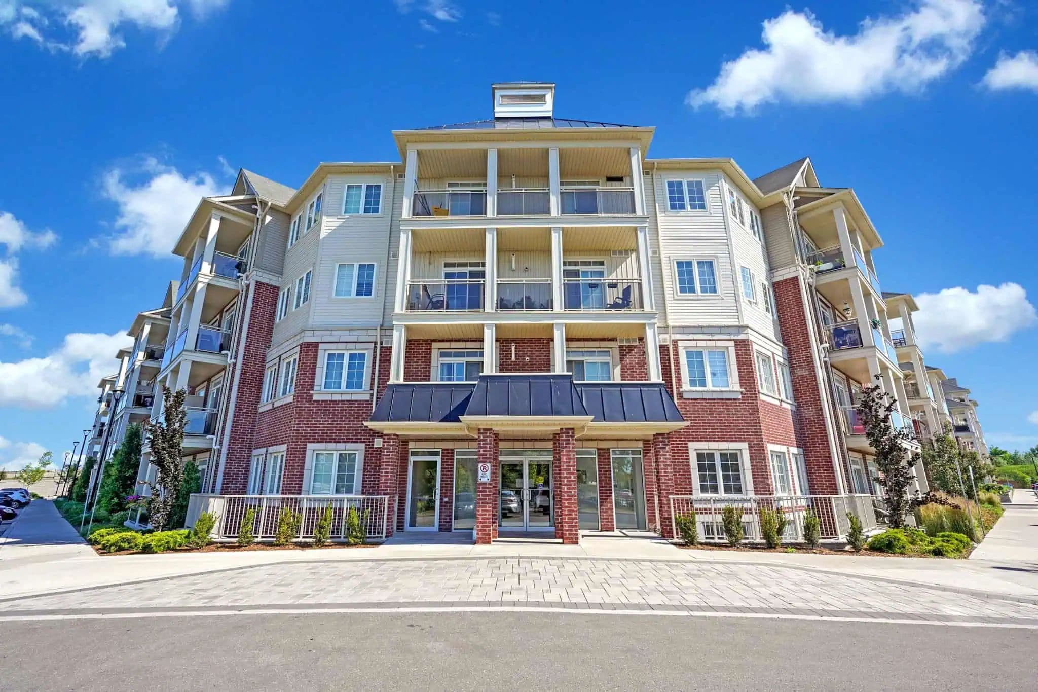 84-#302 Aspen Springs Drive 302, Clarington, ON L1C 0A1