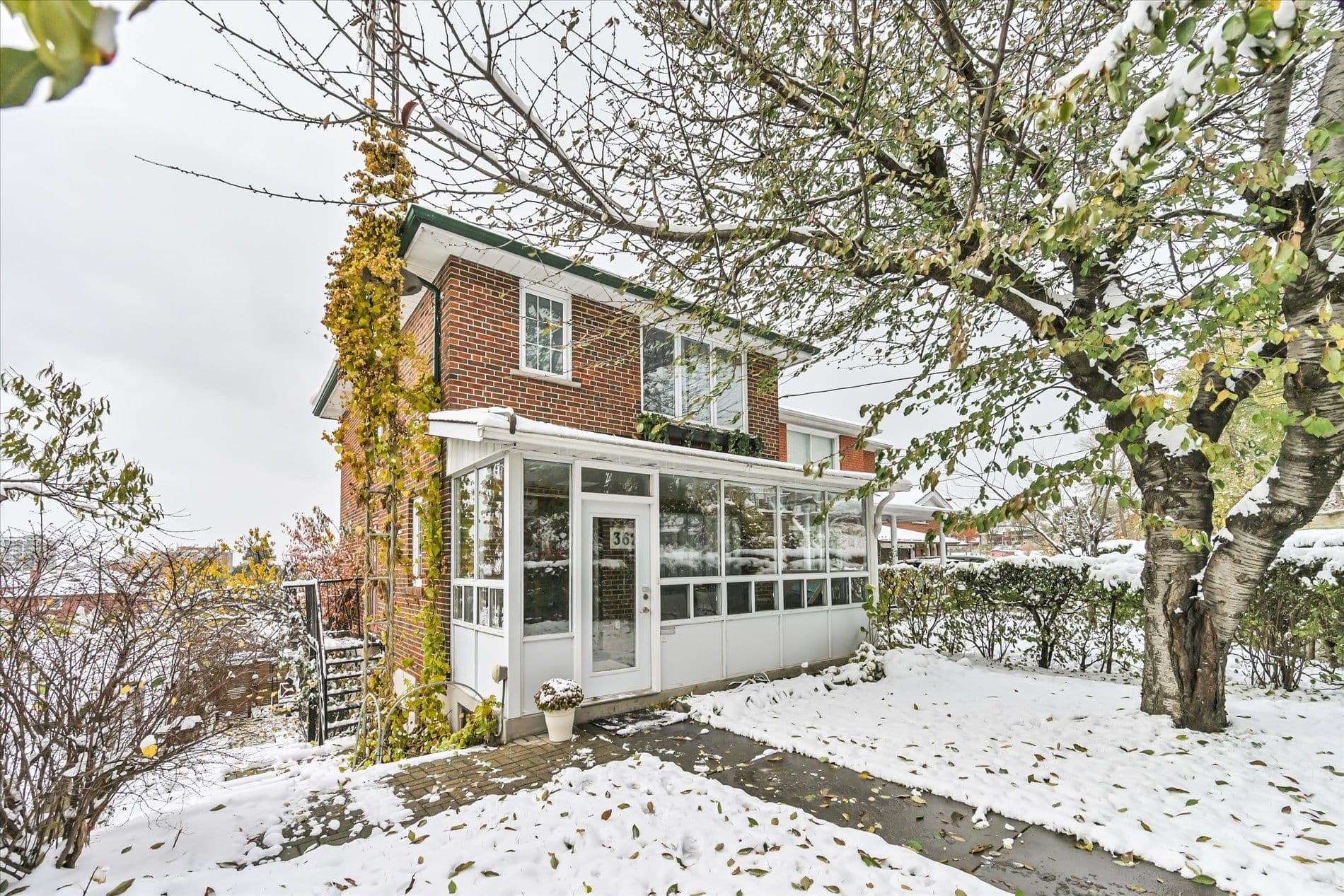 362 Silverthorn Avenue, Toronto W03, ON M6M 3G8