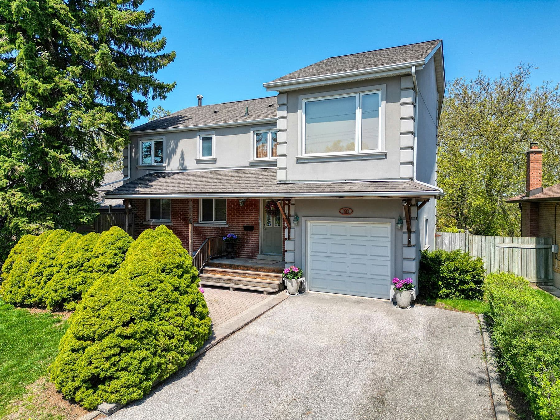 103 Weir Crescent, Toronto E10, ON M1E 3B2