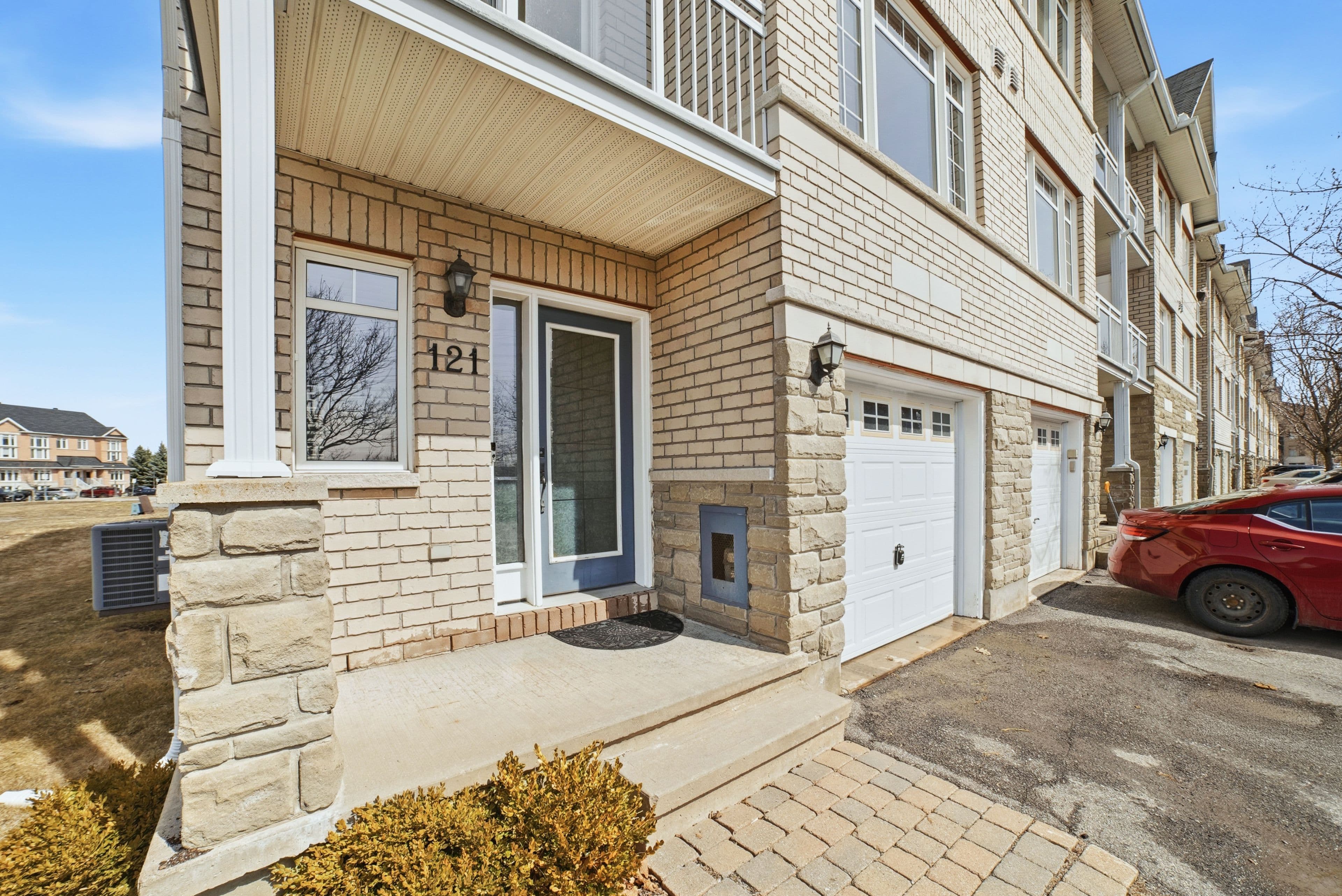 121 Corinth Private, Cityview - Parkwoods Hills - Rideau Shore, ON K2E 0A8