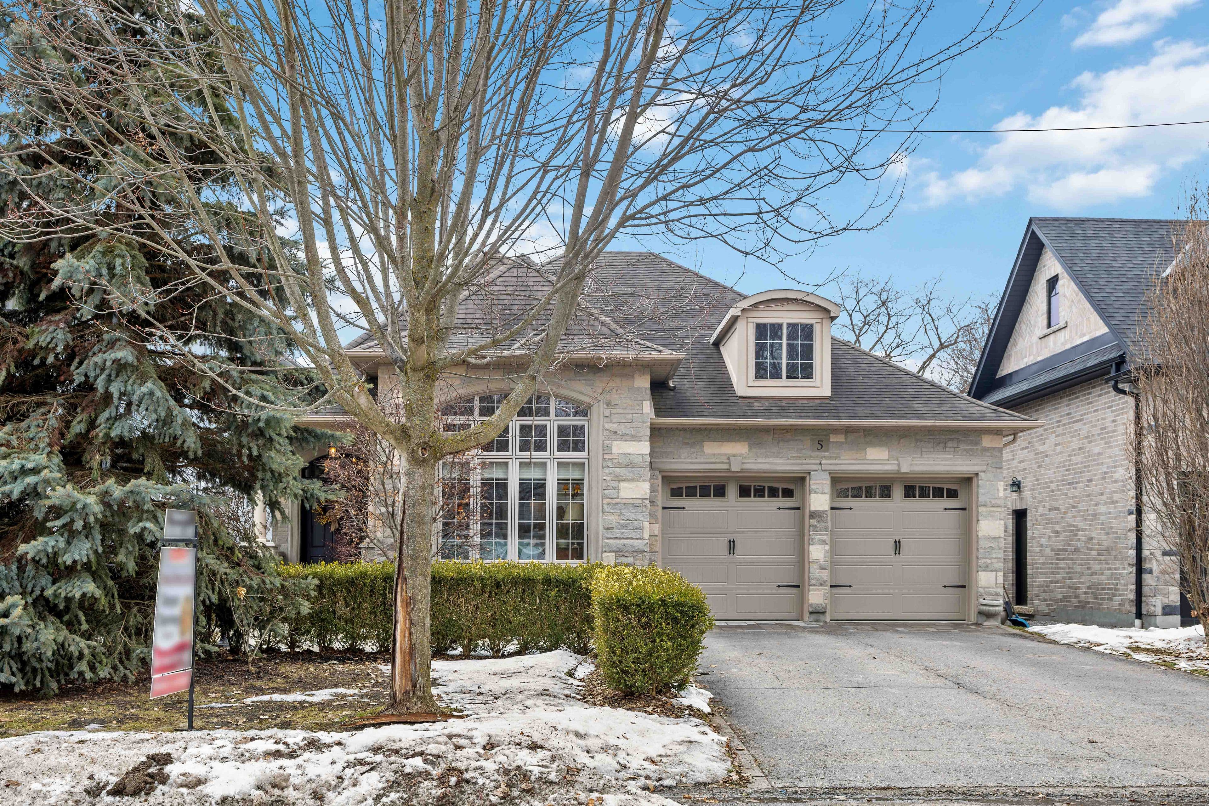 5 Centre Street W, Whitby, ON L1M 1C1