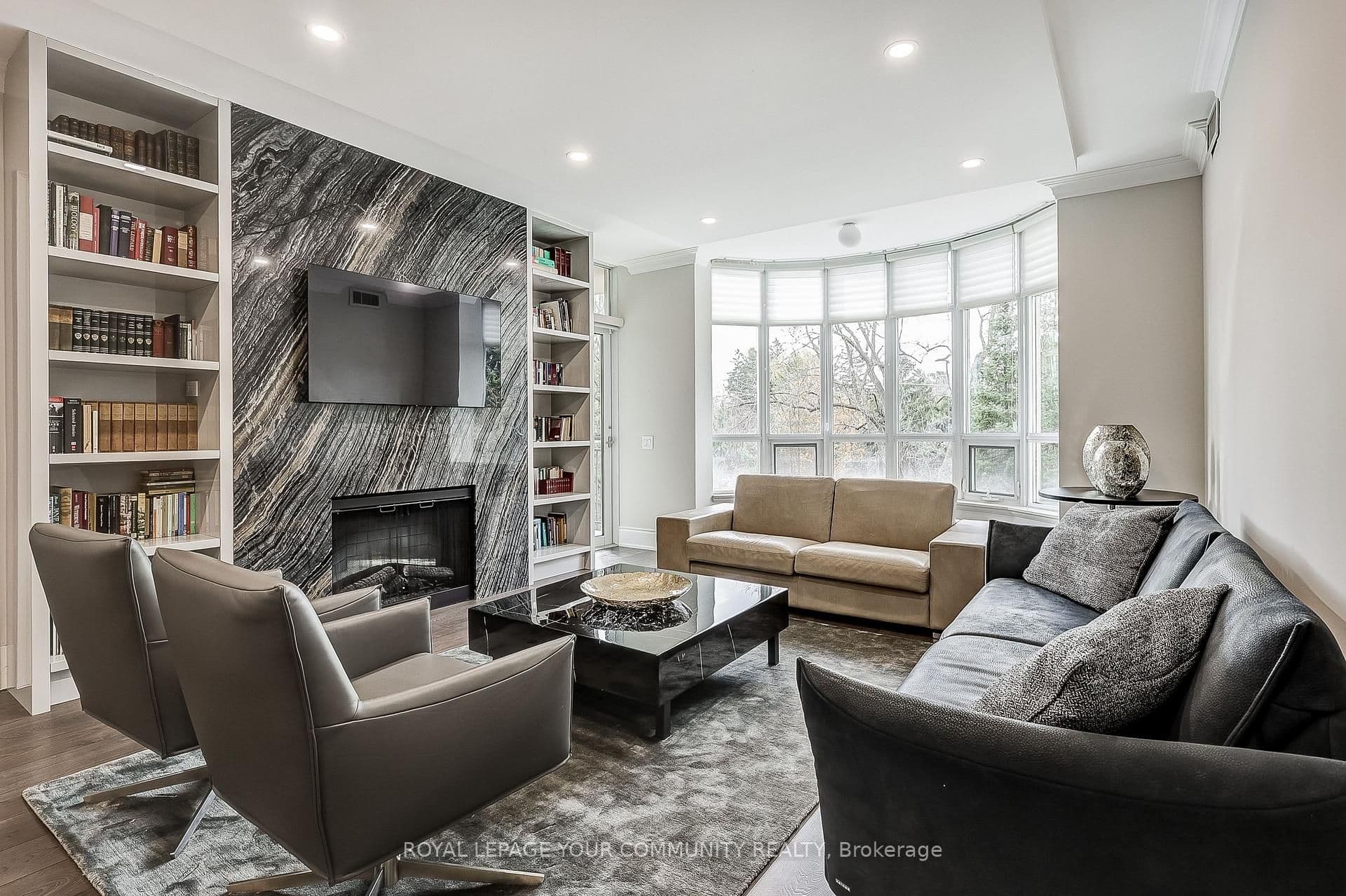 7071 Bayview Avenue 304, Markham, ON L3T 7Y8