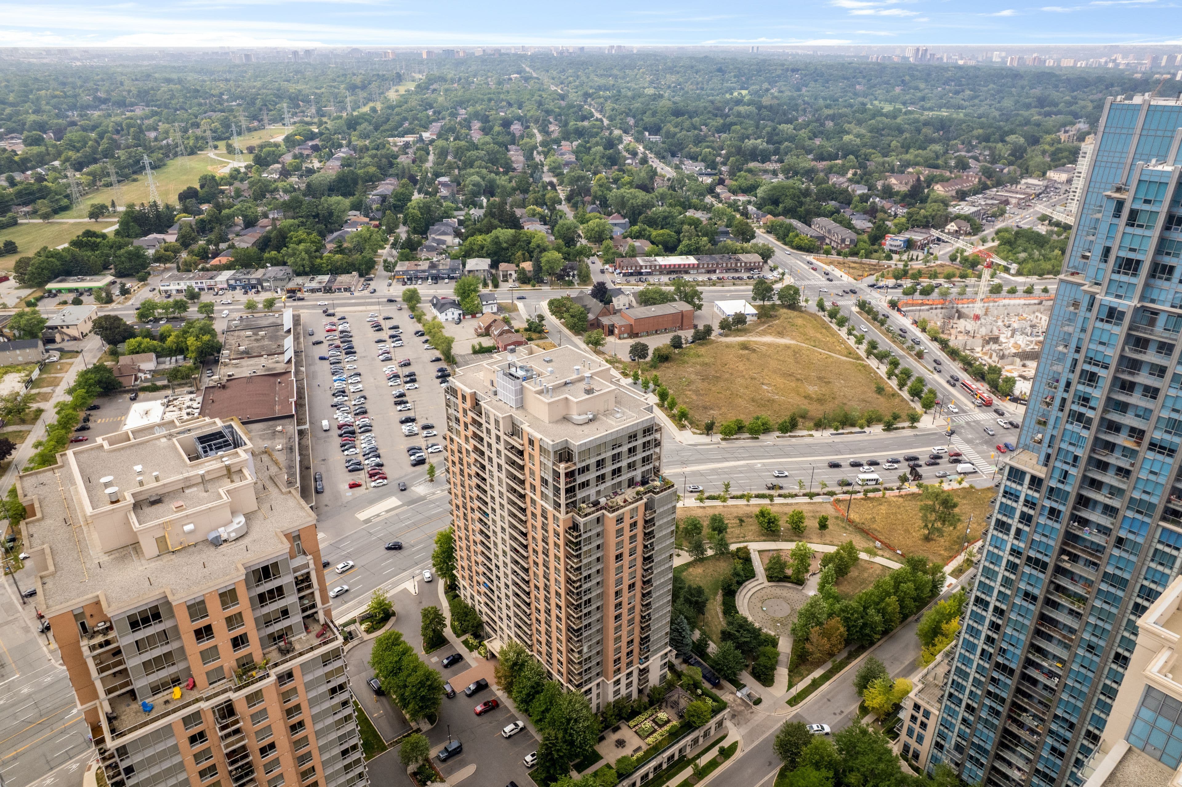 5229 Dundas Street W 2002, Toronto W08, ON M9B 6L9