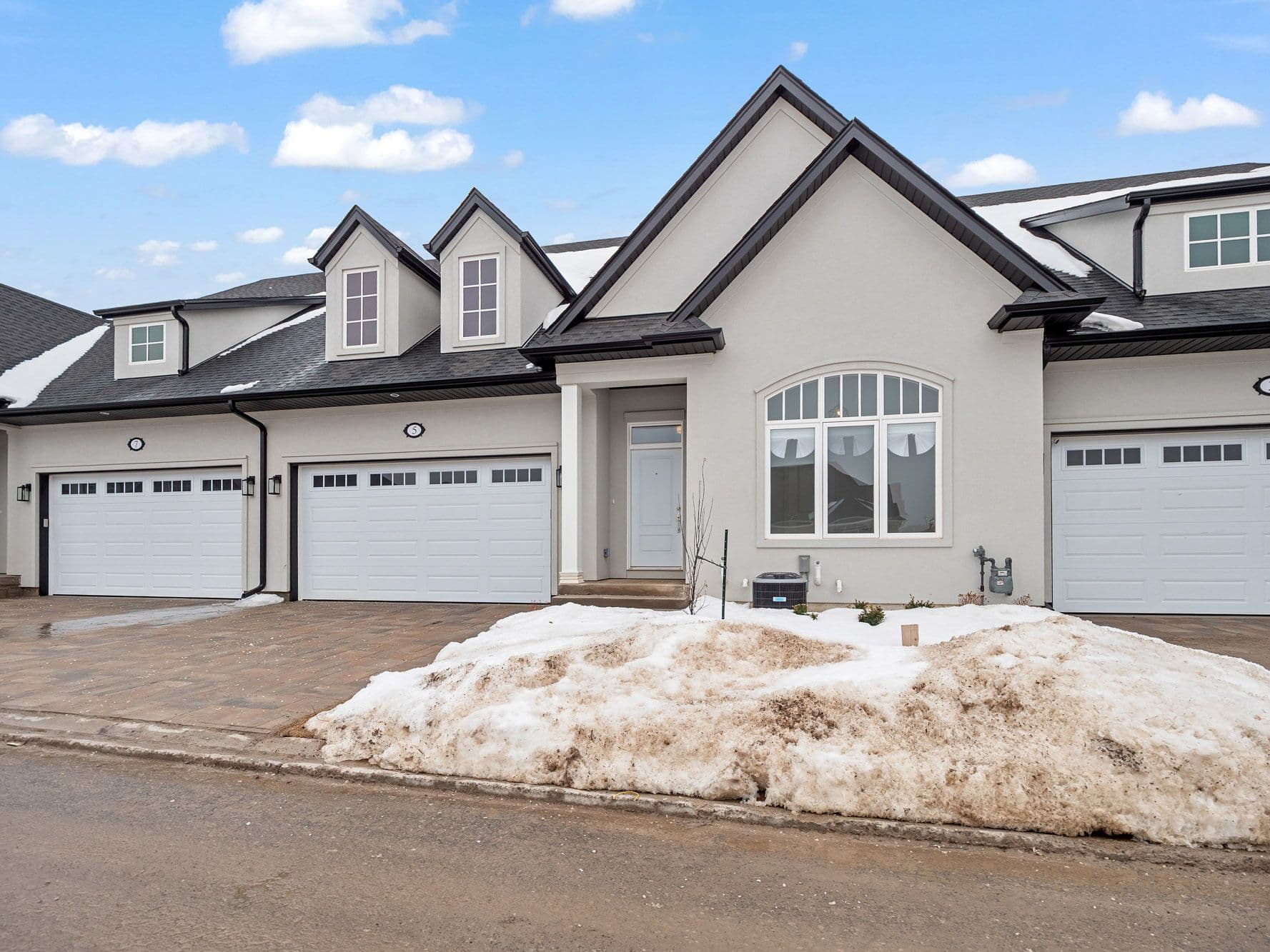 5 Butternut Crescent 2, Fort Erie, ON L0S 1N0