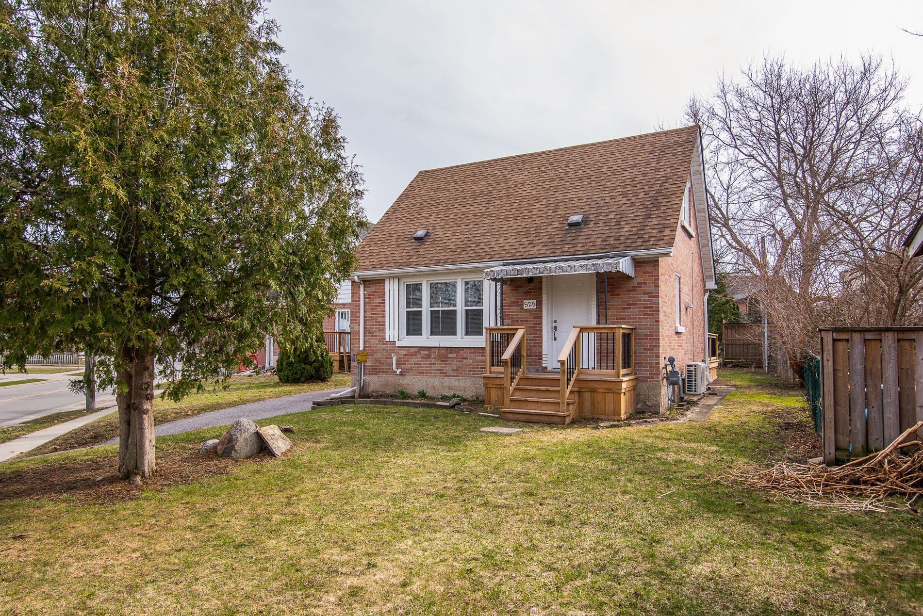 525 Courtland Avenue E, Kitchener, ON N2G 2W9