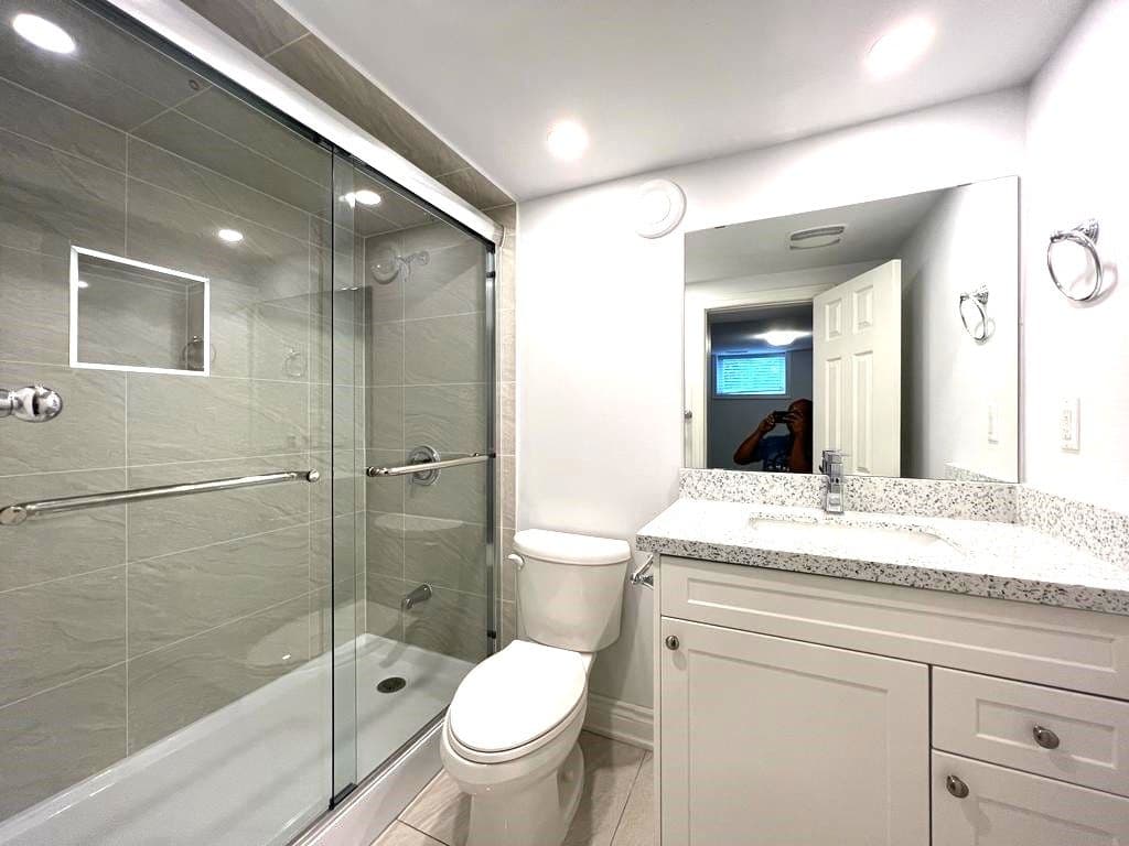 3 Kellyvale Road Bsmt, Toronto E04, ON M1R 3M2