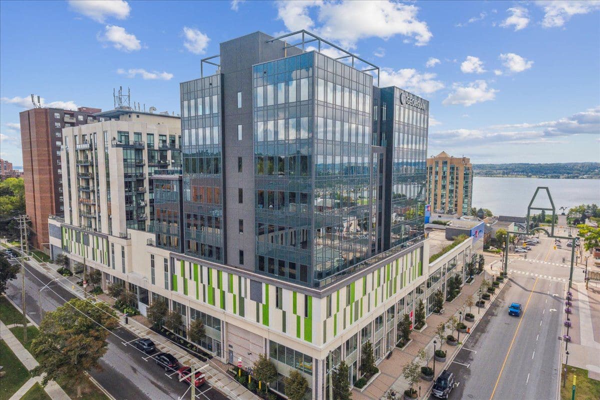 111 Worsley Street PH-02, Barrie, ON L4M 0J5