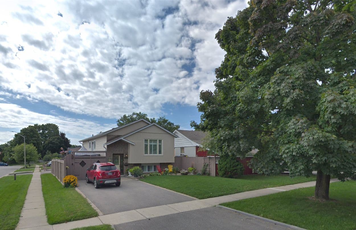 801 Tarn Court, Oshawa, ON L1J 7C9