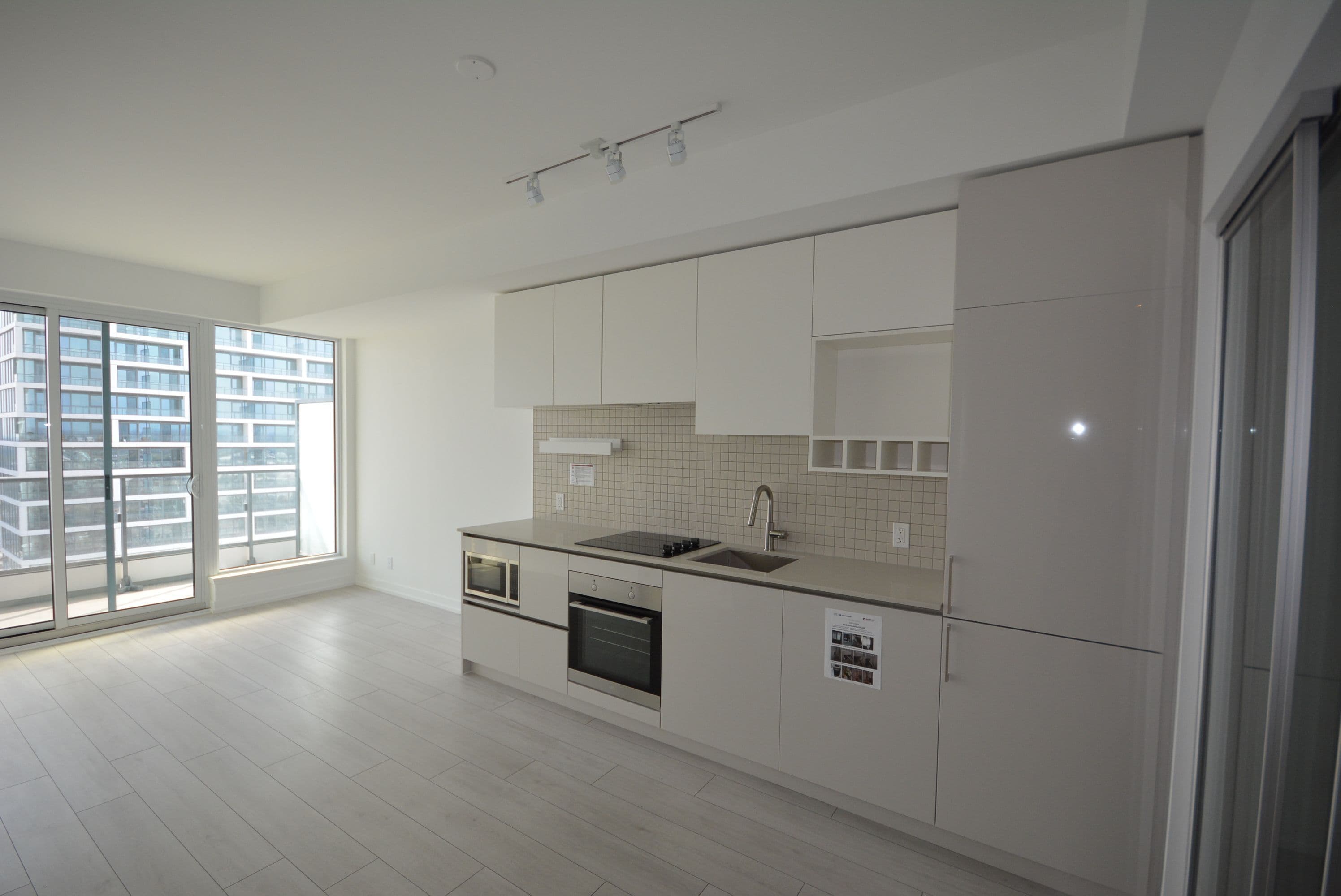 898 Portage Parkway 3906 Master, Vaughan, ON L4K 0J6