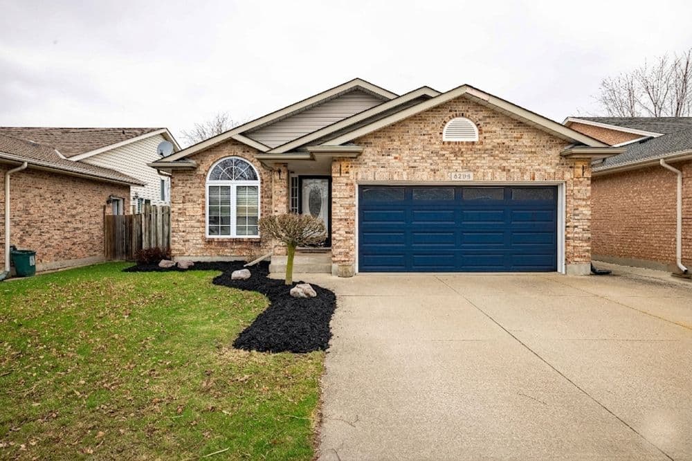 8205 Harvest Crescent, Niagara Falls, ON L2H 3G4