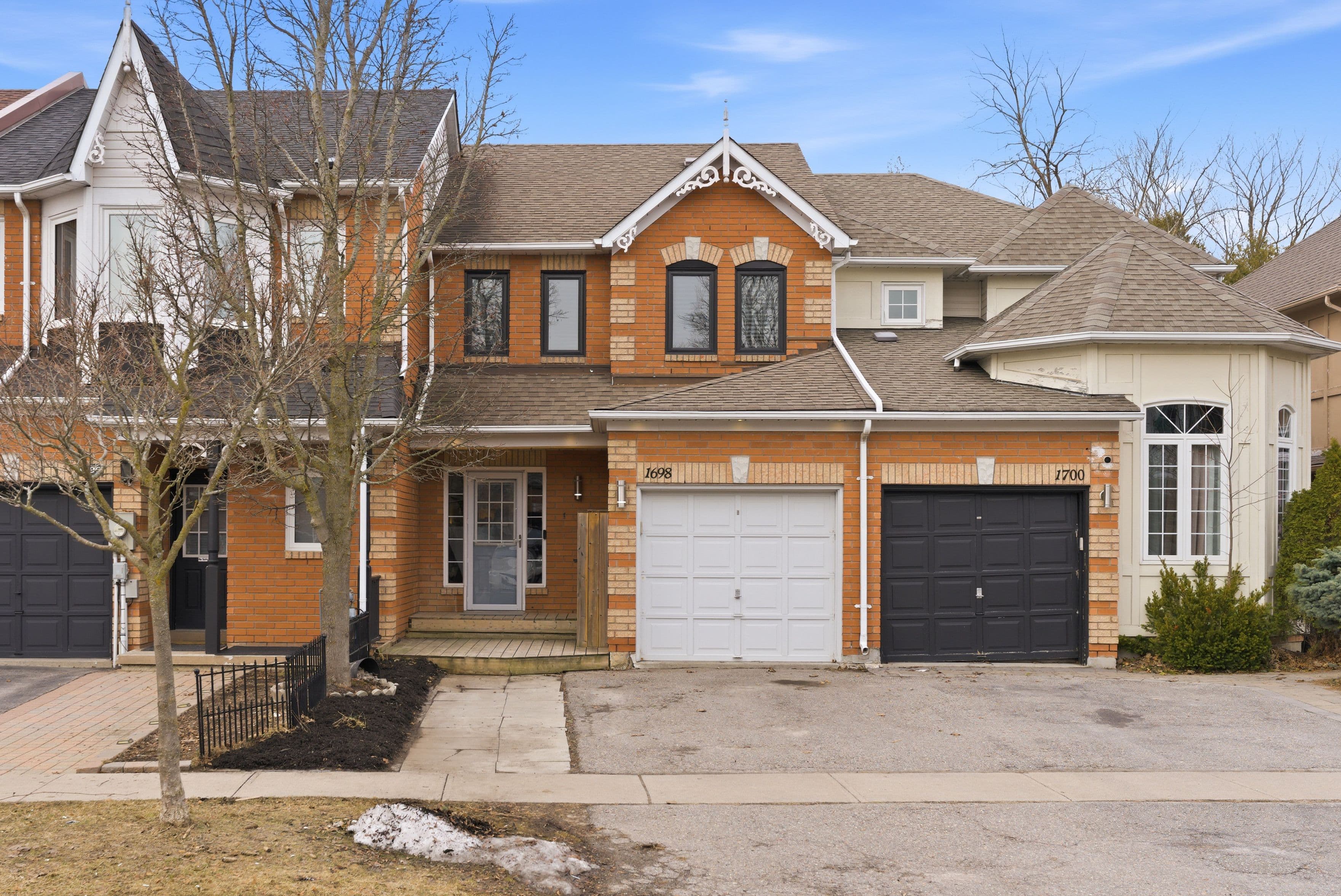 1698 Woodgate Trail, Oshawa, ON L1G 8B4