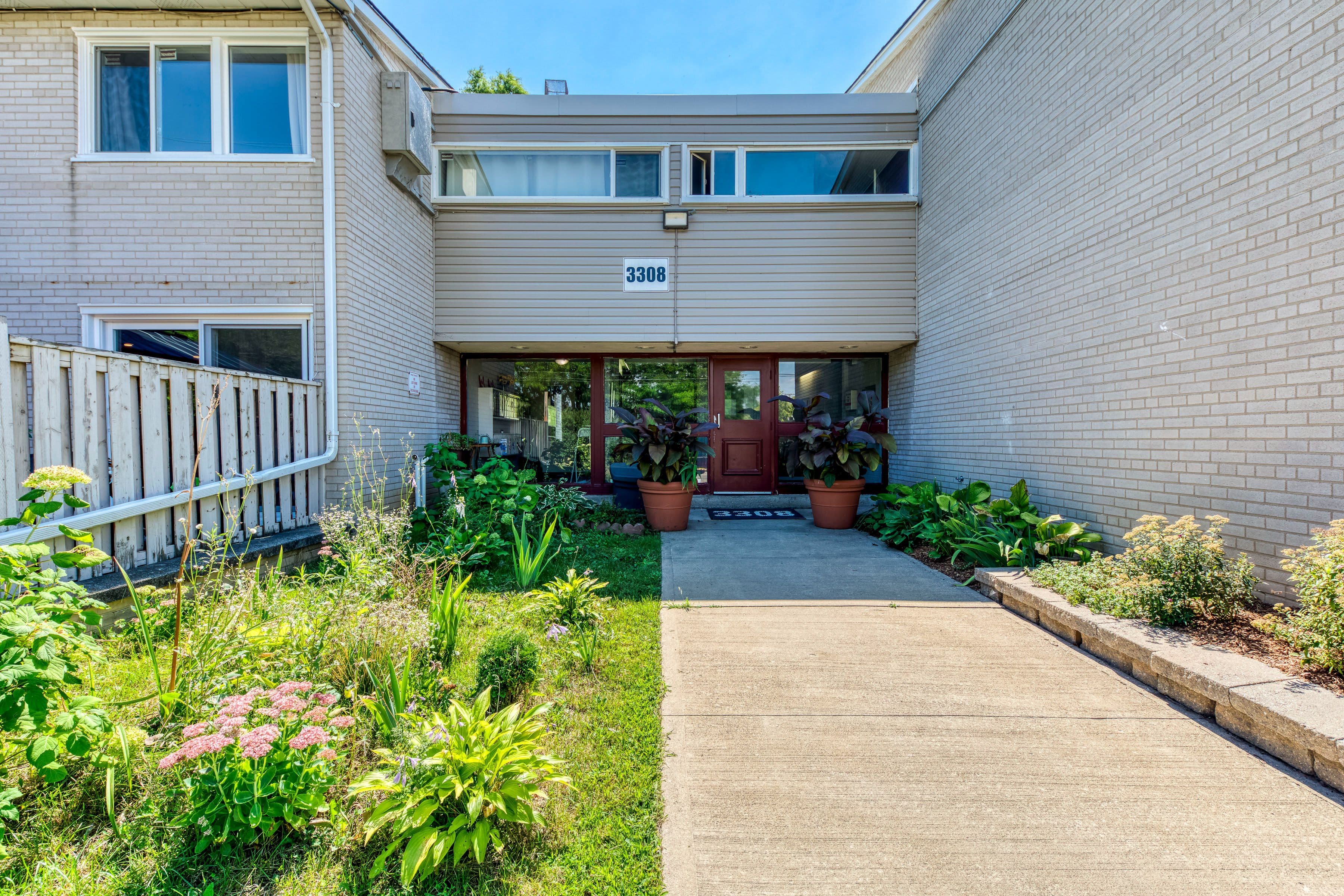 3308 The Credit Woodlands N/A 9, Mississauga, ON L5C 2J8