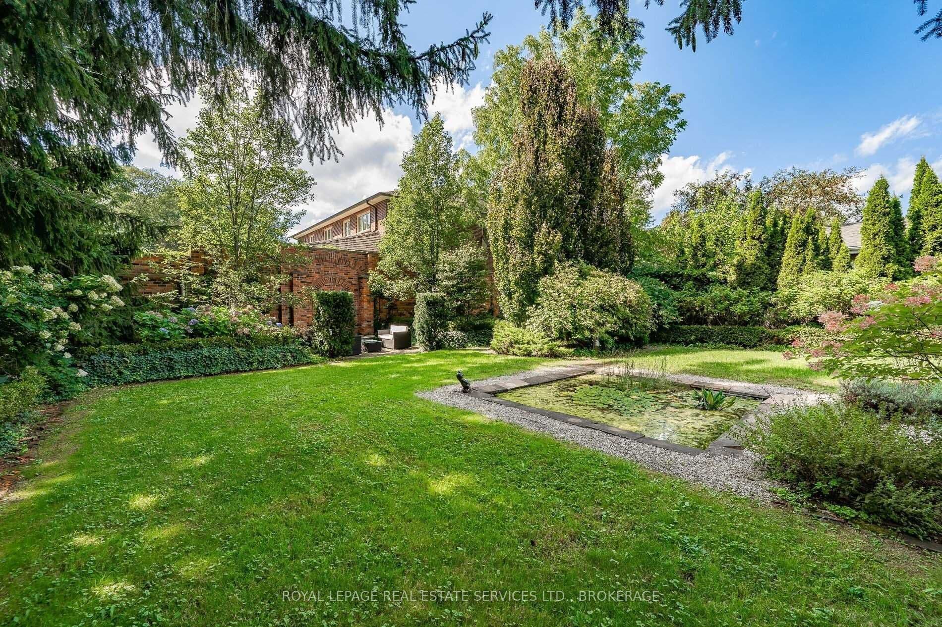 108 Lloyminn Avenue, Hamilton, ON L9G 1H6