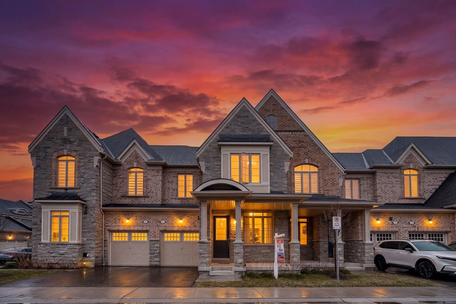 4 Hickling Lane, Ajax, ON L1T 0N6