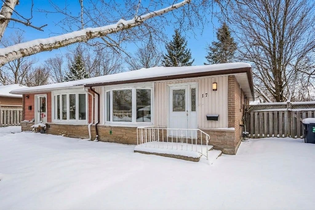 17 Burbank Place, Barrie, ON L4M 2S8