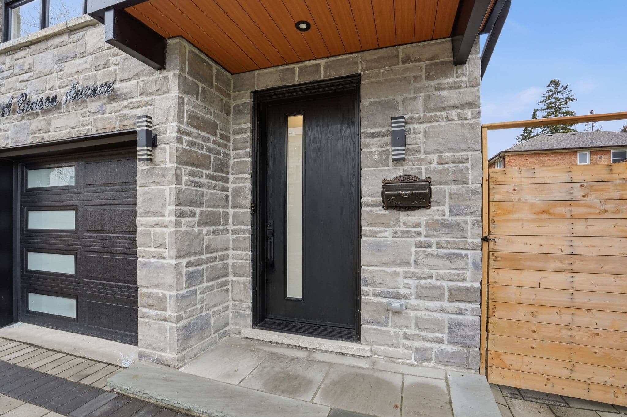 10A Benson Avenue, Mississauga, ON L5H 2P2