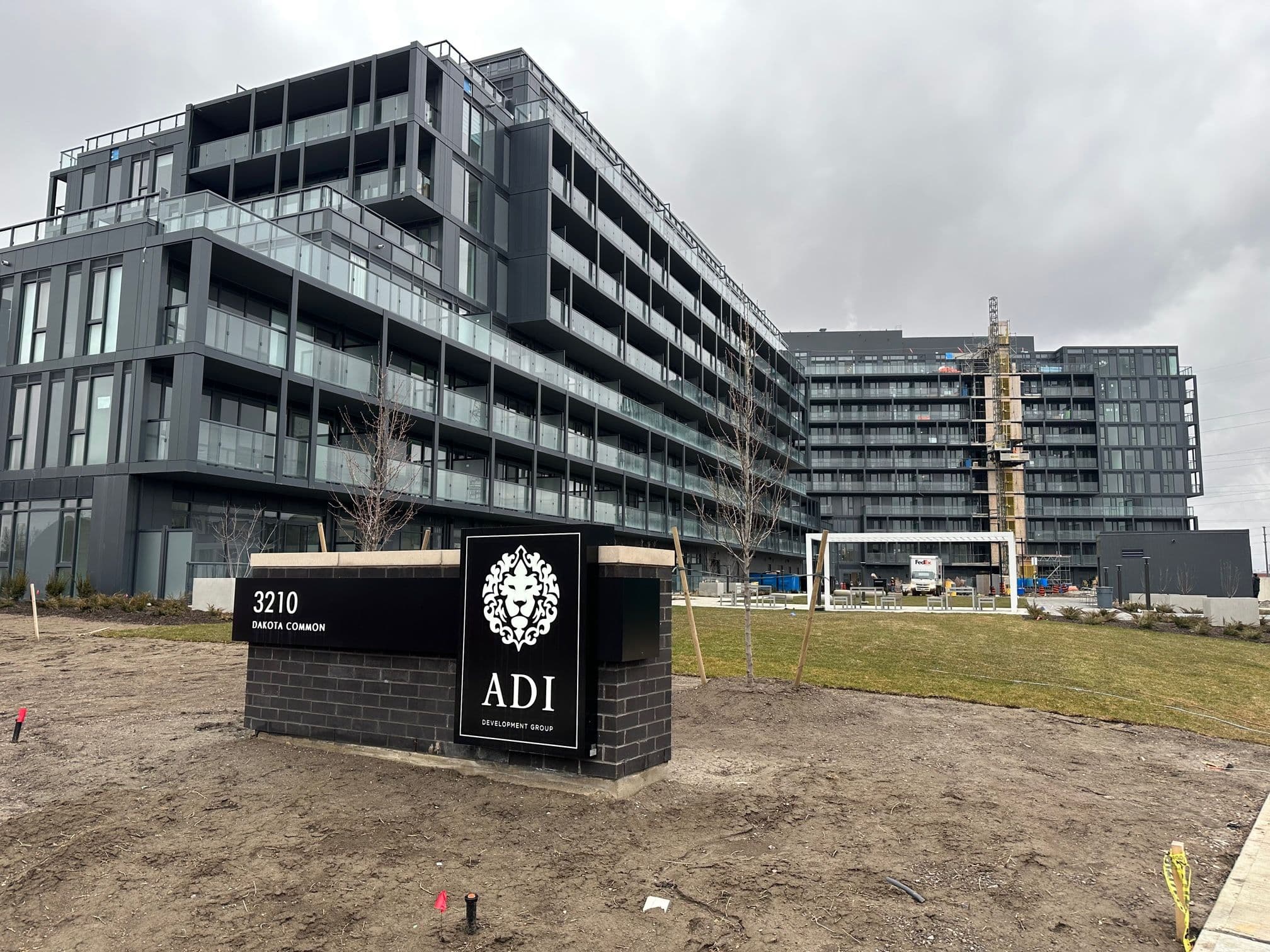 3200 Dakota Common N/A B613, Burlington, ON L7M 2A9