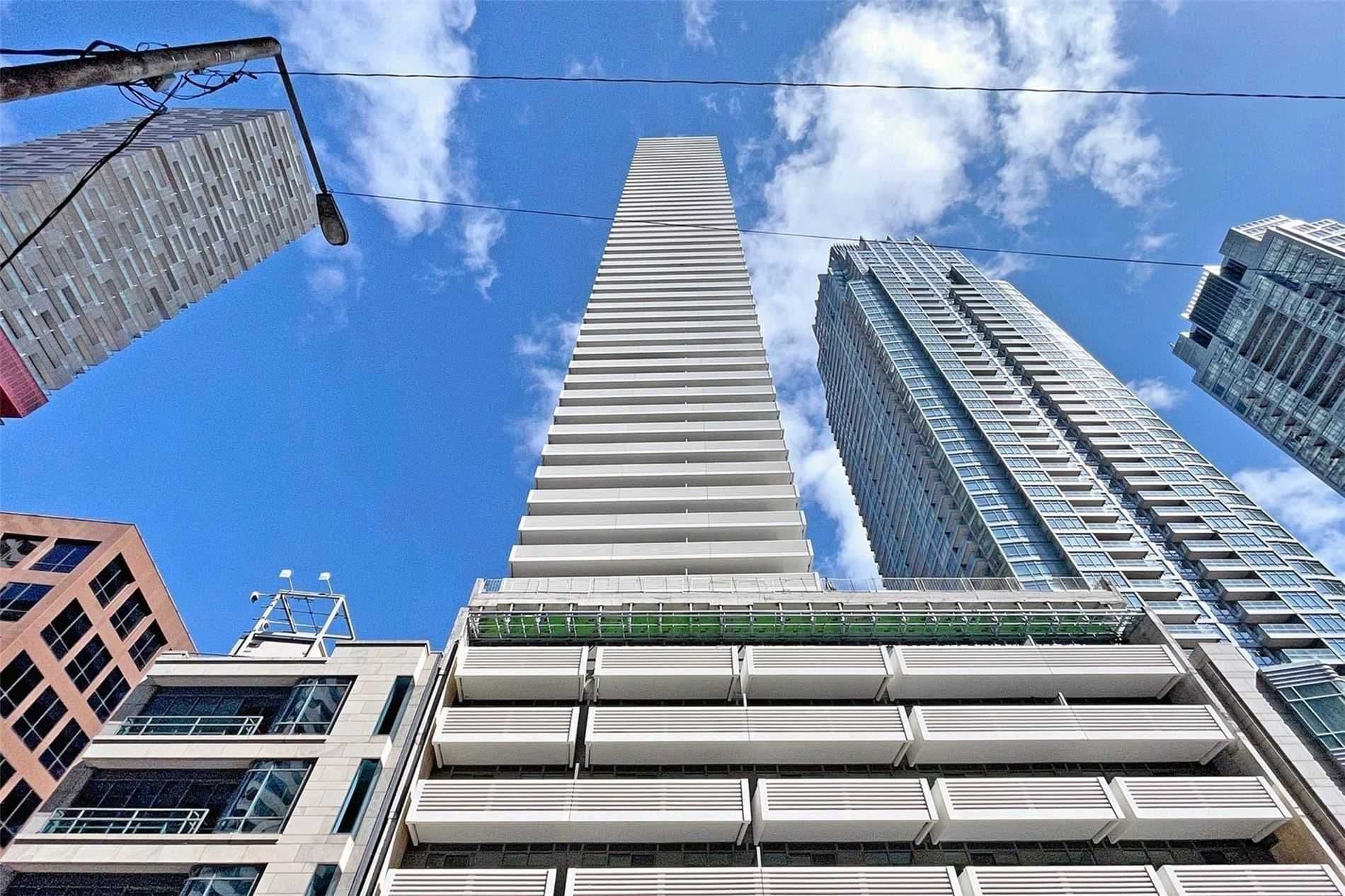 2221 Yonge Street 1709, Toronto C10, ON M4S 2B4