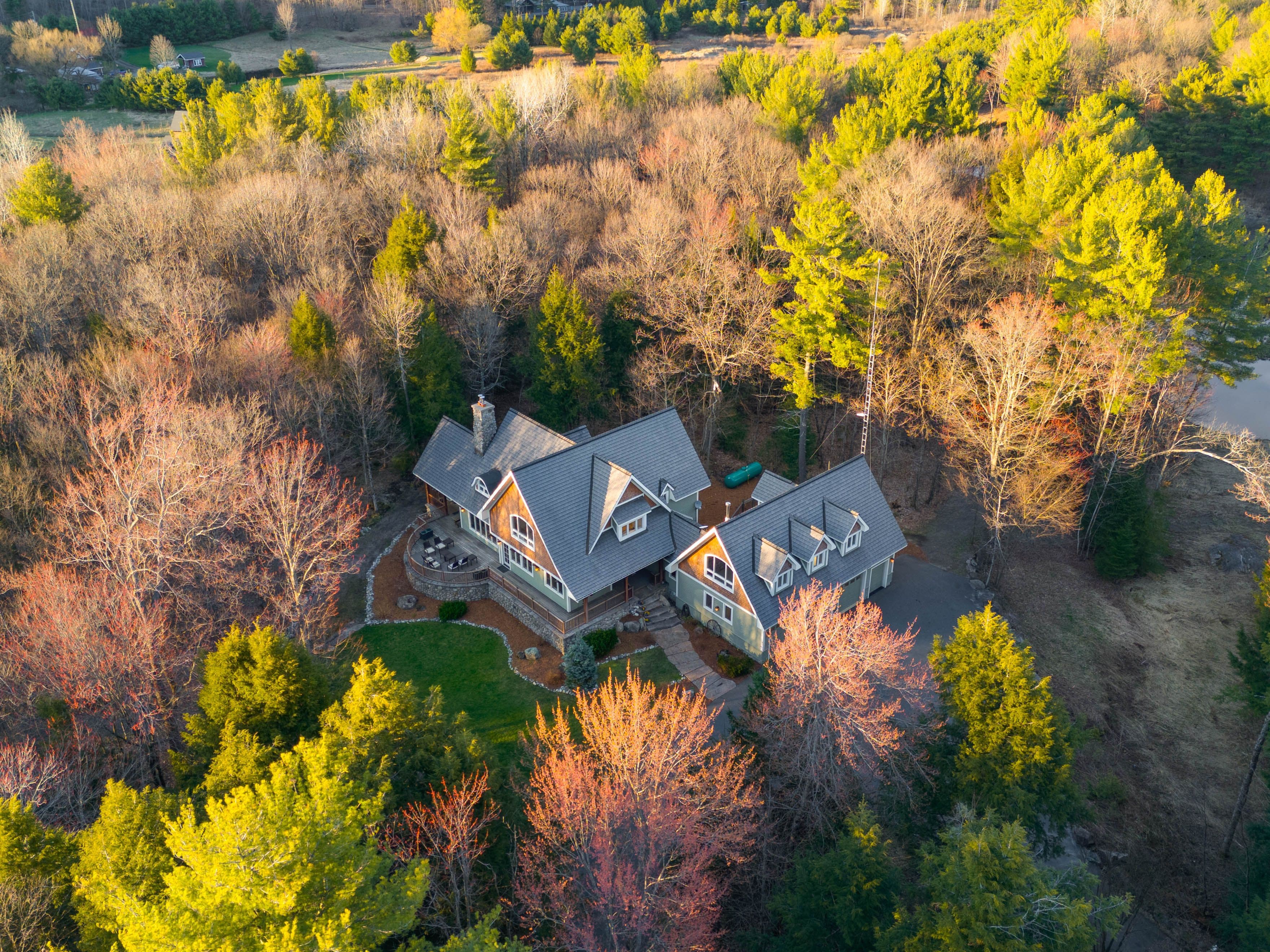 1656 MUSKOKA BEACH Road, Bracebridge, ON P1P 1R1