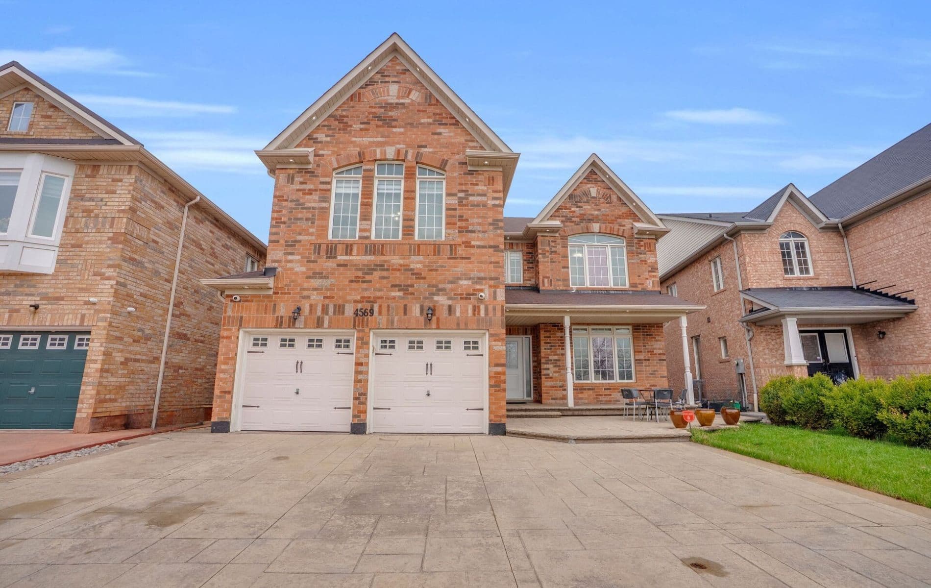 4569 Sandford Farm Drive, Mississauga, ON L5V 0C2
