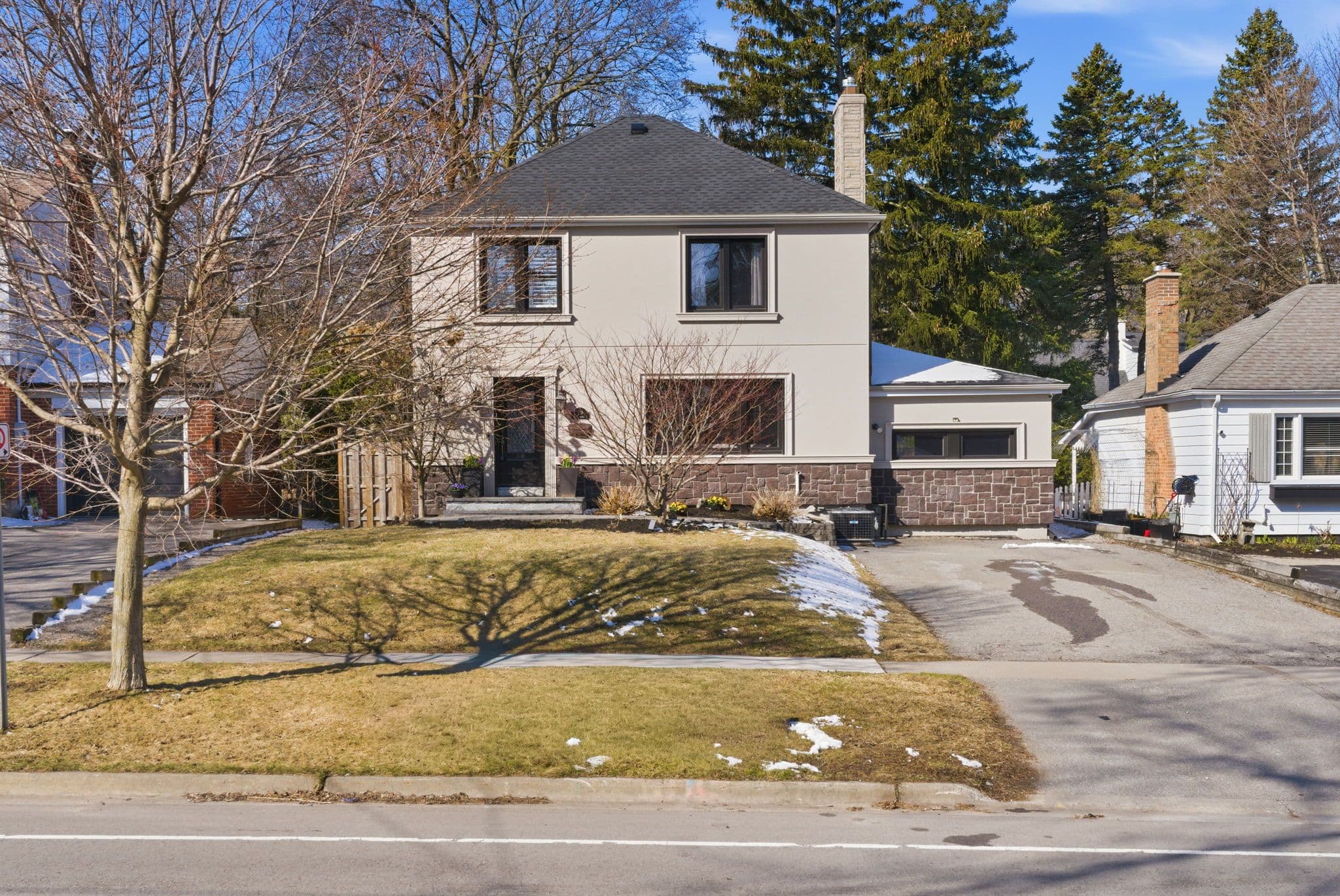 748 Mary Street N, Oshawa, ON L1G 5G3