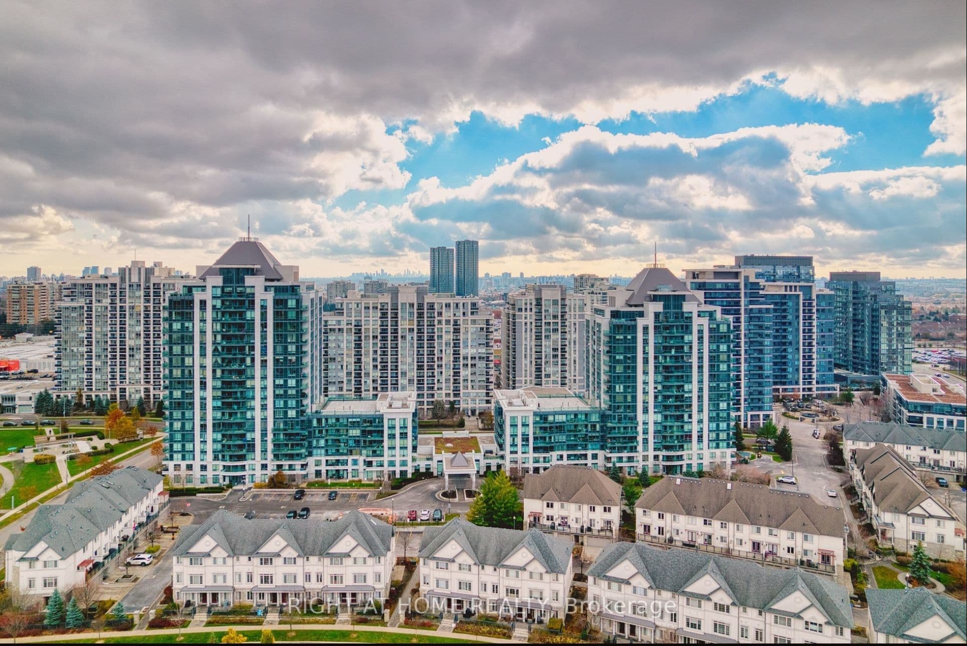 20 North Park Road 804, Vaughan, ON L4J 0G7