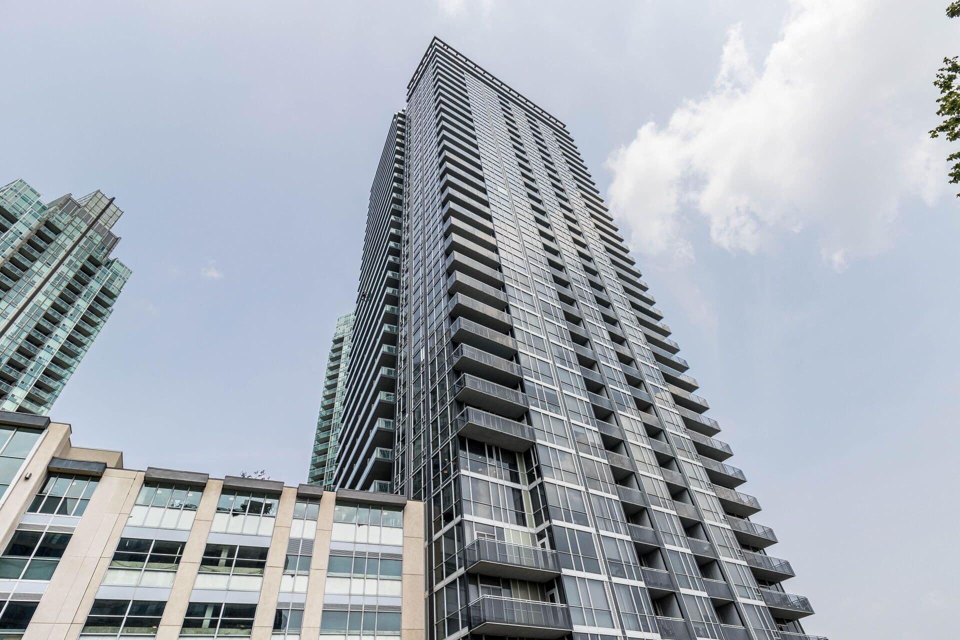 223 Webb Drive 703, Mississauga, ON L5B 0E8