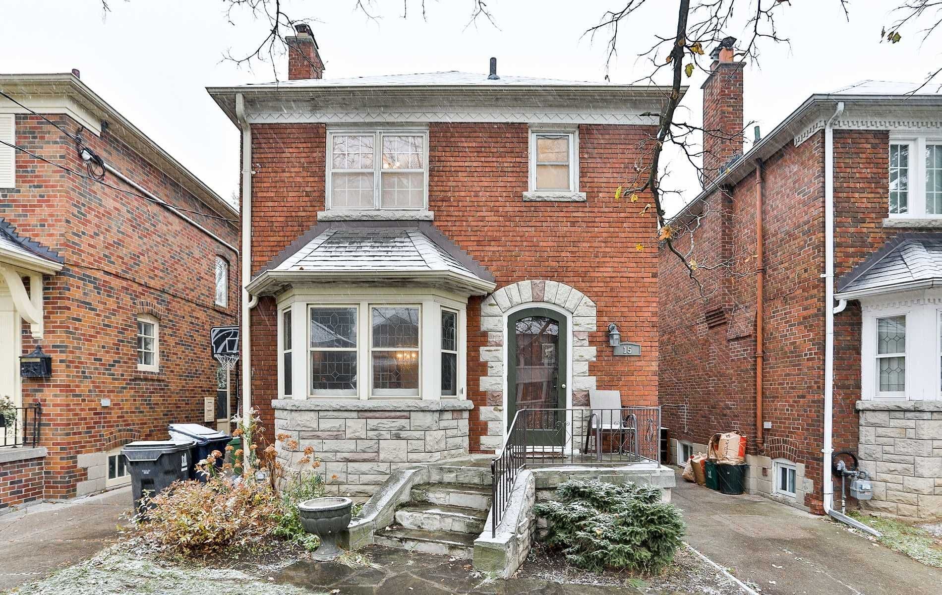 15 Rolph Road, Toronto C11, ON M4G 3M5