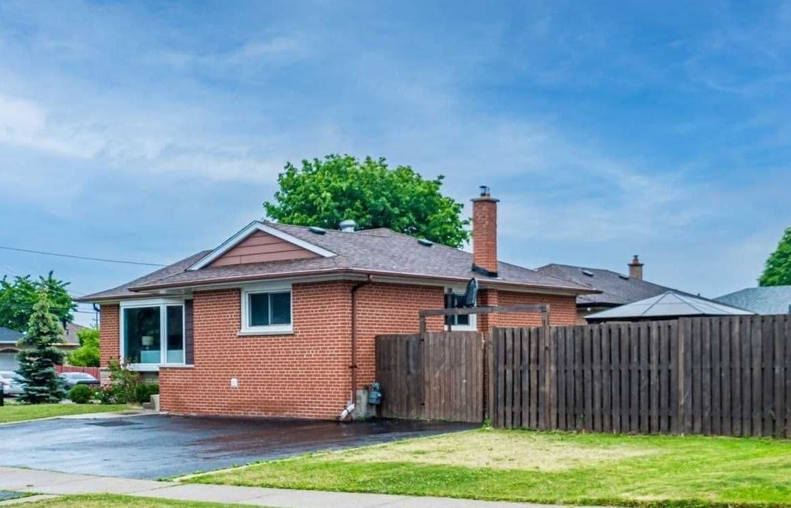 2 Milner Road, Brampton, ON L6W 3A5