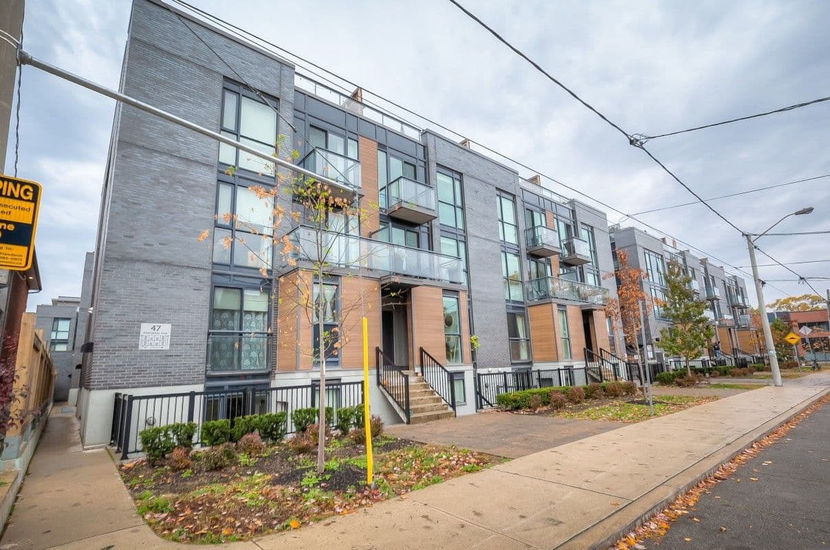 47 Macaulay Avenue 401, Toronto W02, ON M6P 3P5