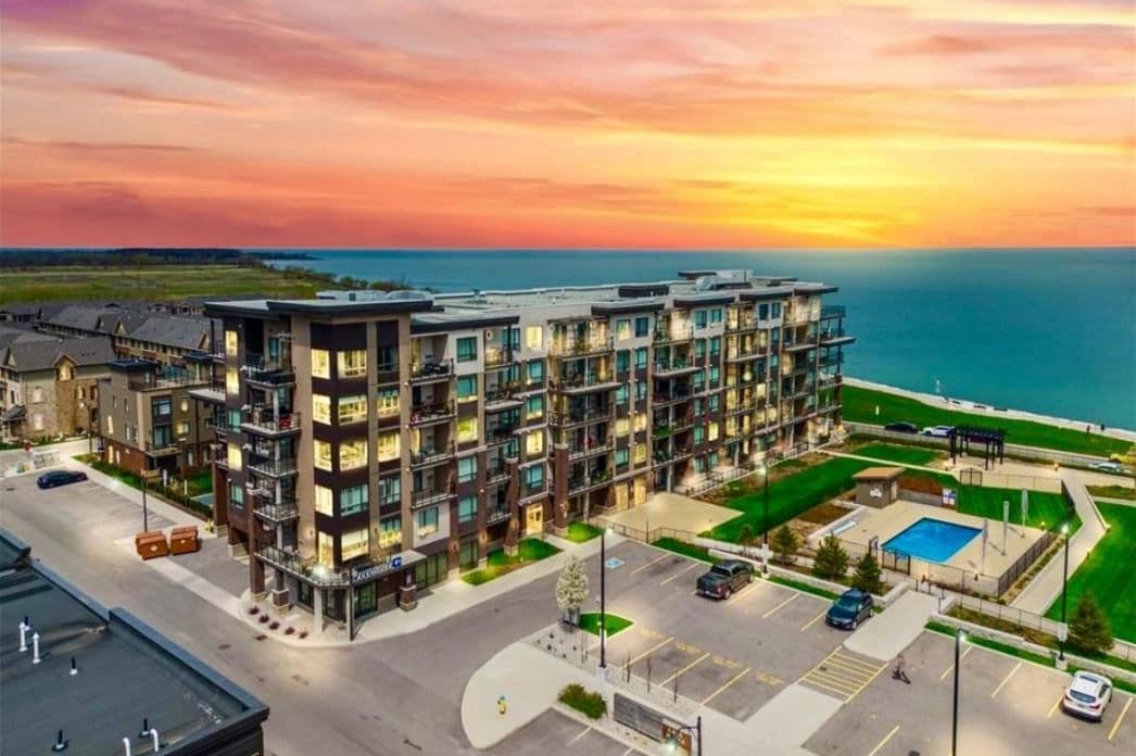 40 Esplanade Lane 604, Grimsby, ON L3M 0G9