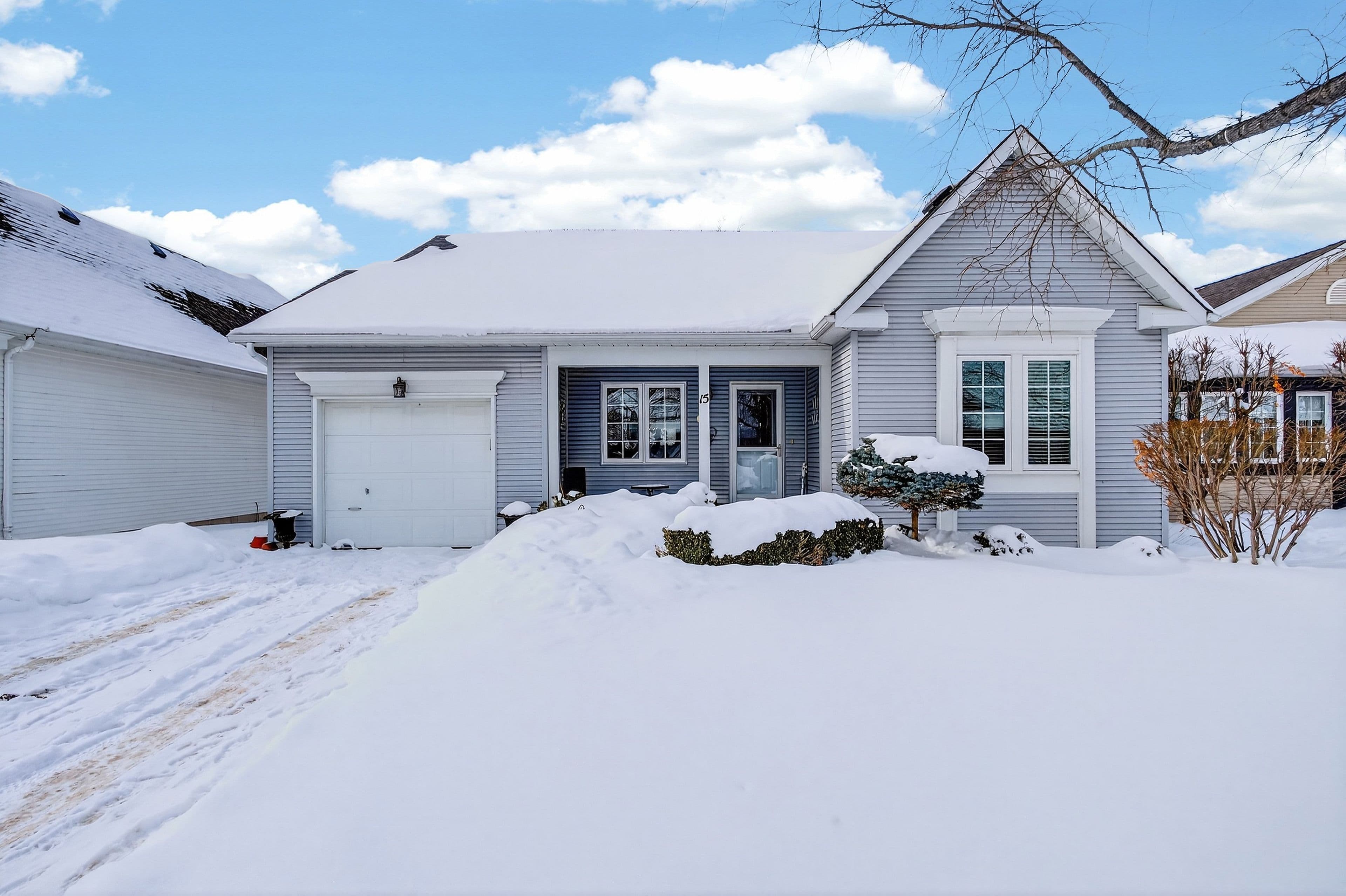 15 Abbey Dawn Drive, Loyalist, ON K0H 1G0