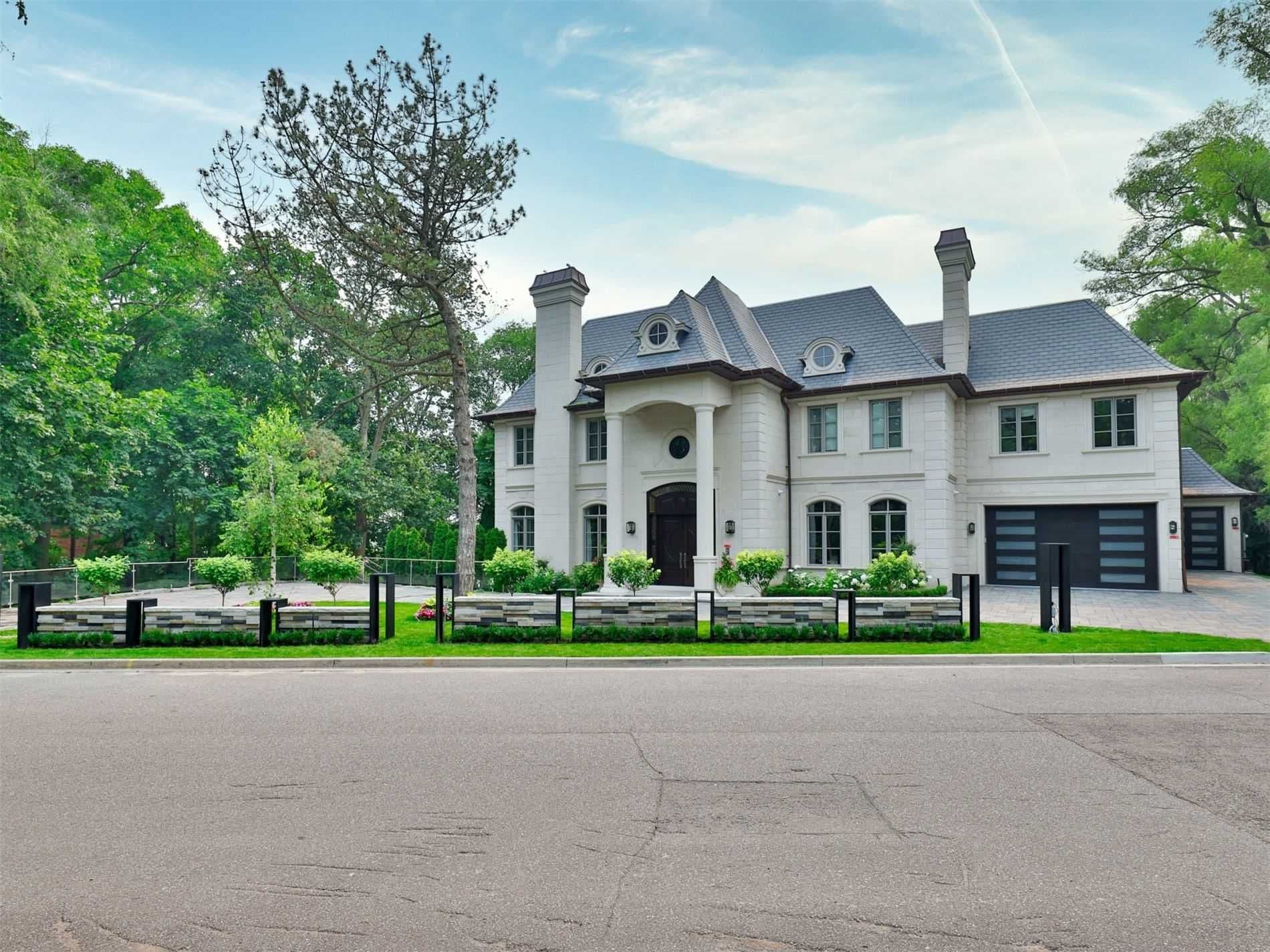 382 Old Yonge Street, Toronto C12, ON M2P 1R4