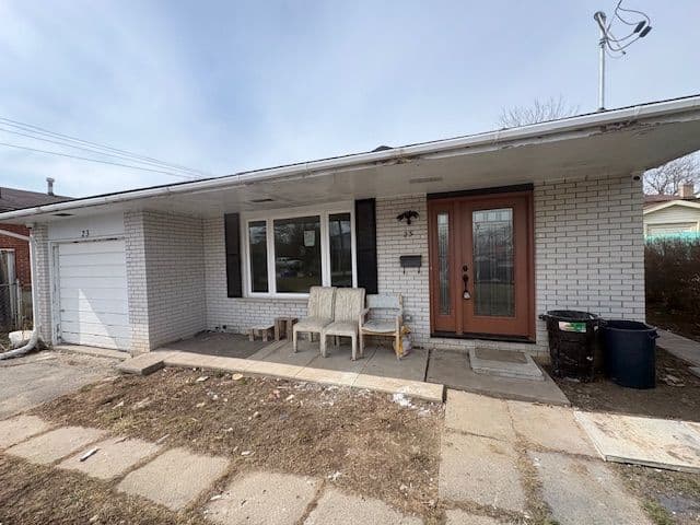 23 Robertson Lane, Belleville, ON K8P 4C2