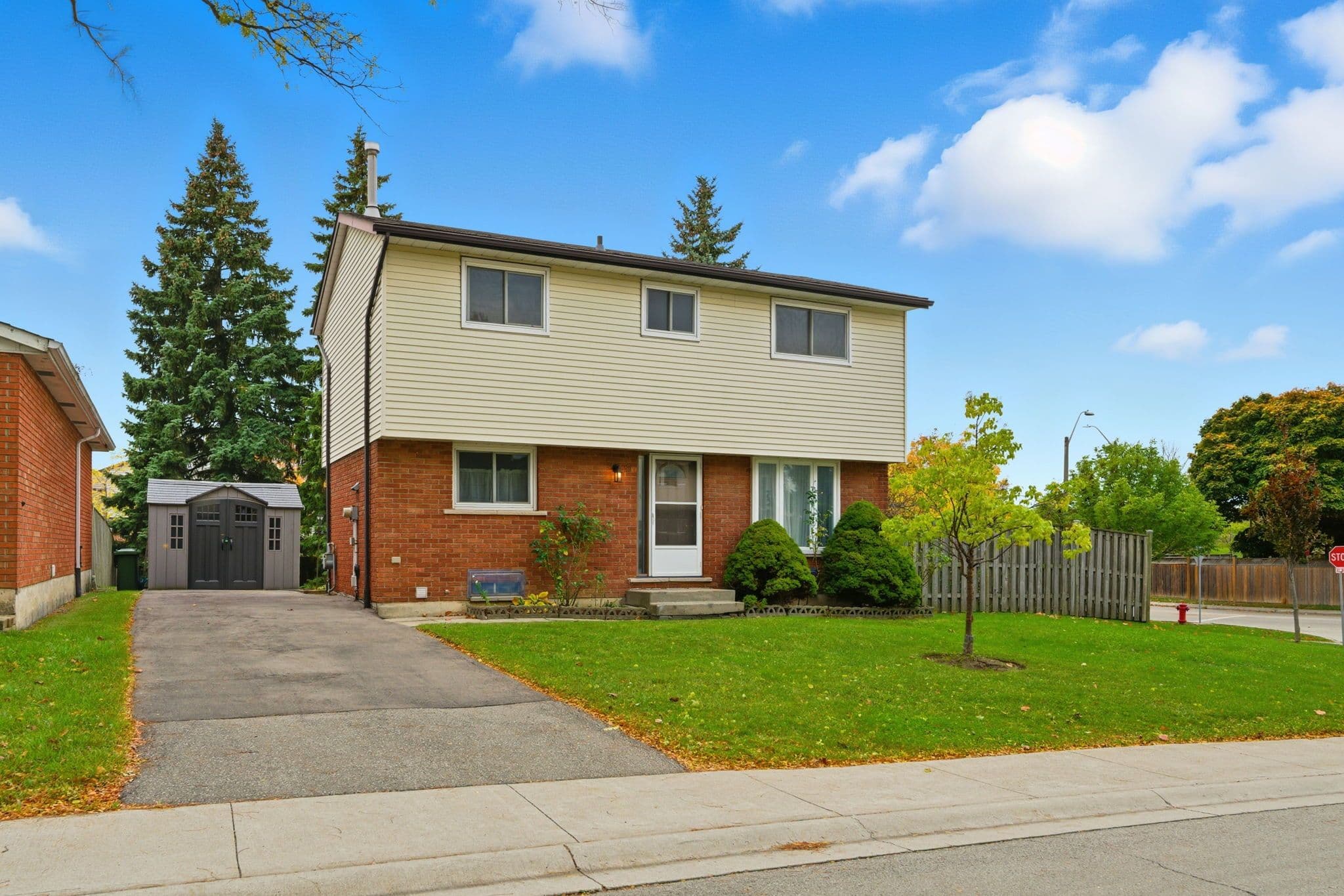 28 Bacall Crescent, Hamilton, ON L8T 4W9
