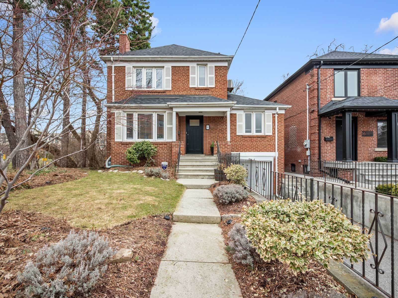 8 Glenvale Boulevard, Toronto C11, ON M4G 2V1