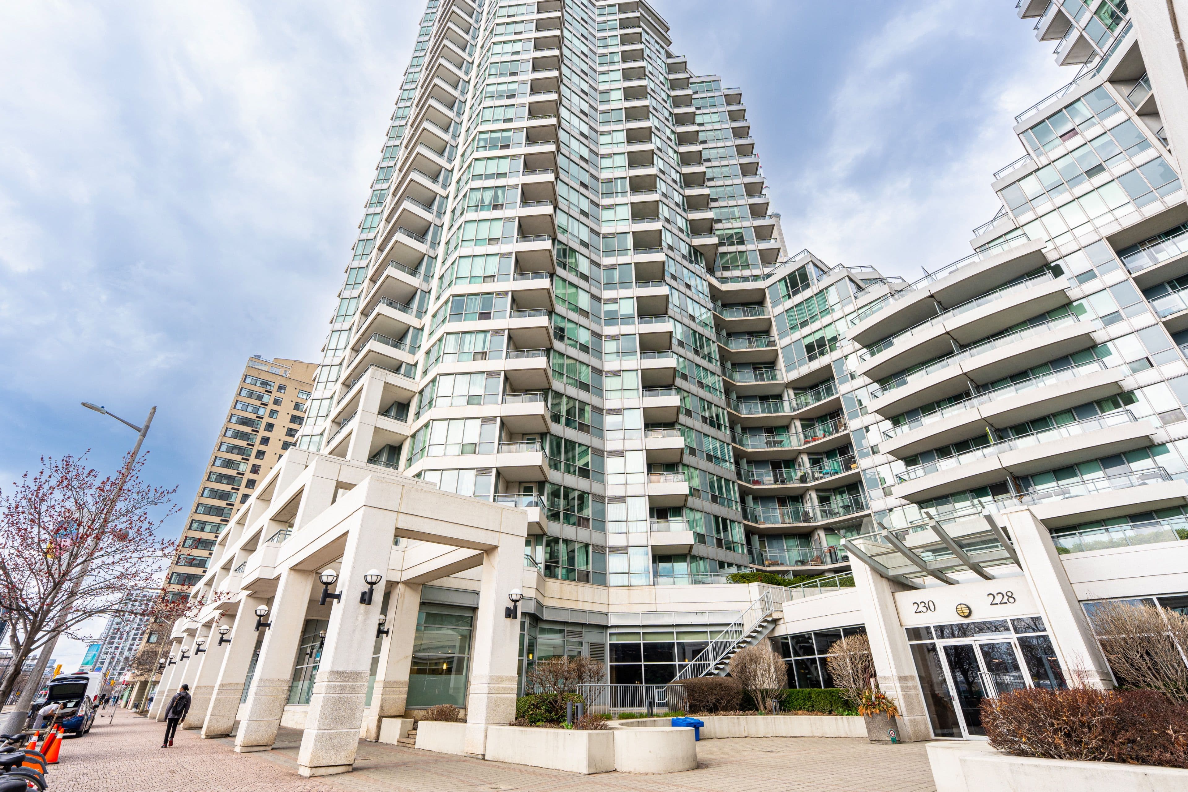230 Queens Quay W 918, Toronto C01, ON M5J 2Y7