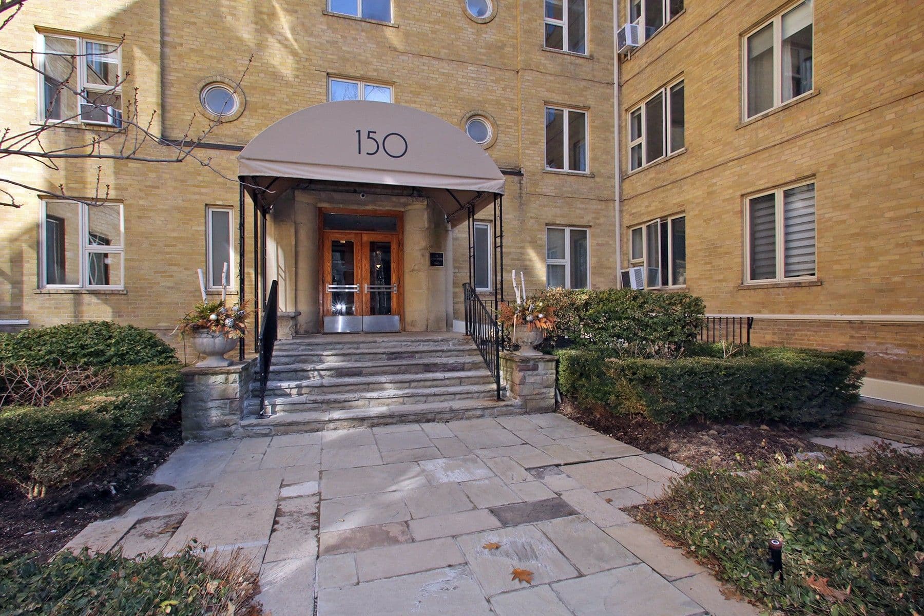 150 Farnham Avenue 432, Toronto C02, ON M4V 1H5