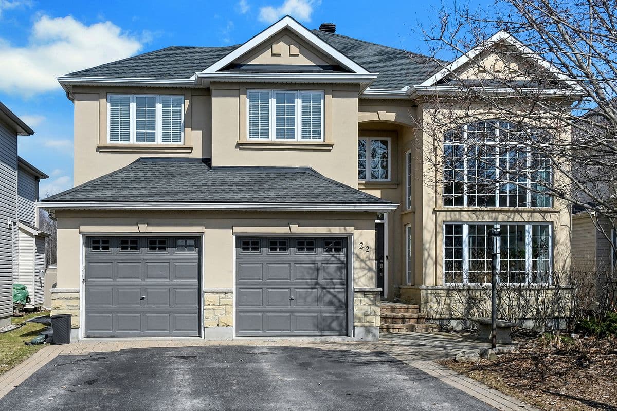 22 Blackshire Circle, Barrhaven, ON K2J 5L8