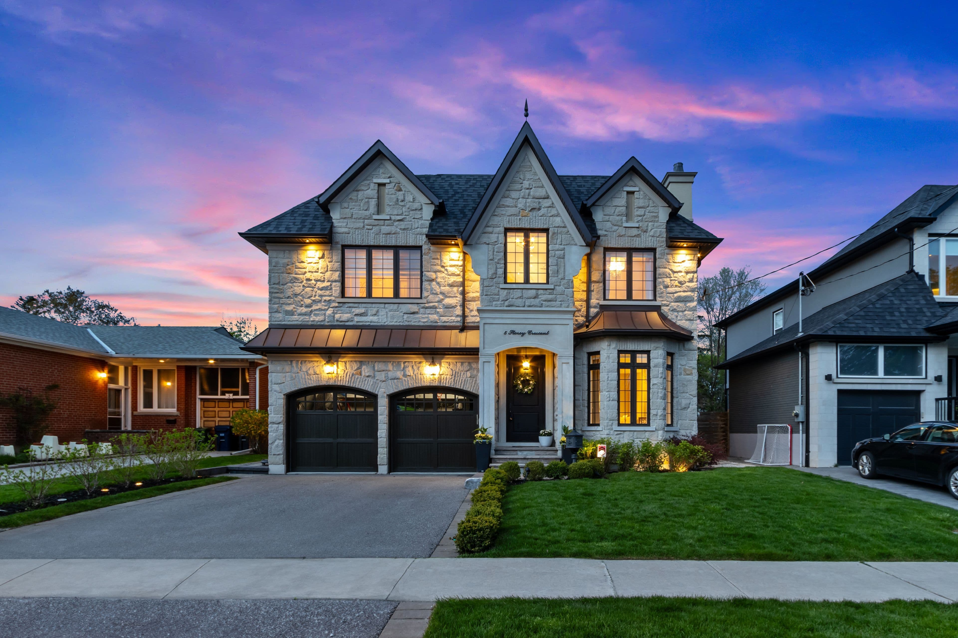 5 Storey Crescent, Toronto W08, ON M9B 3C7