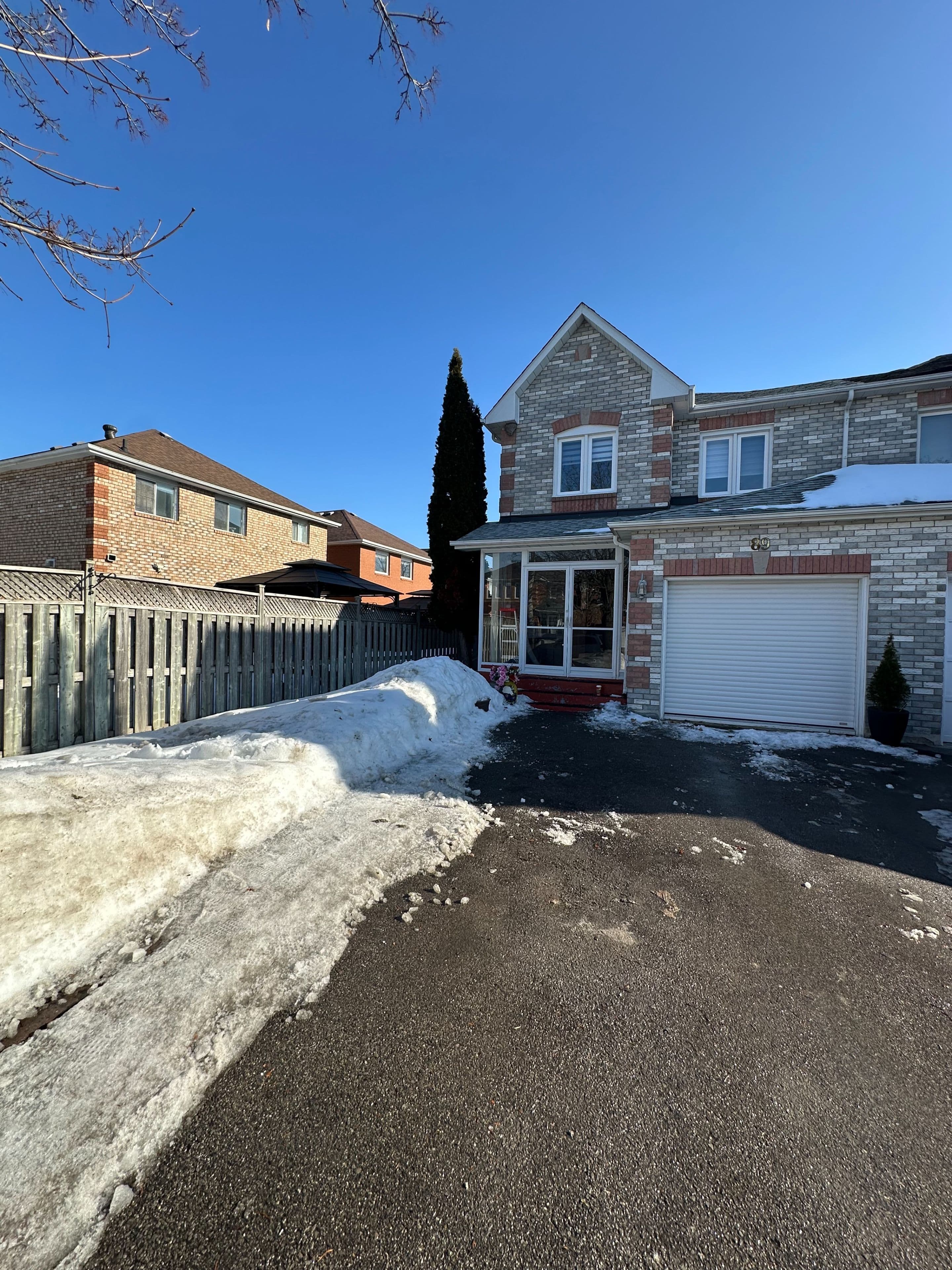 89 RAVENSCLIFFE Court, Brampton, ON L6X 4N9