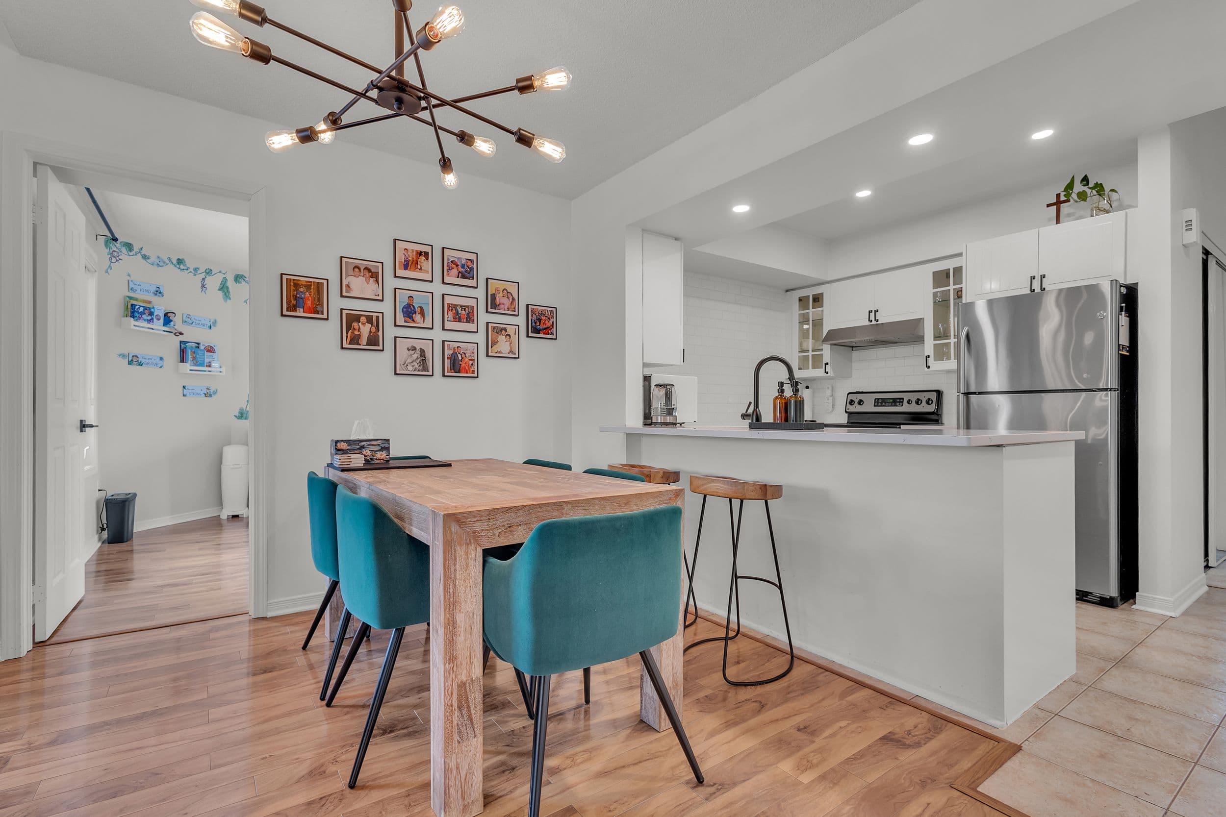 51 Petra Way 3, Whitby, ON L1R 0A7