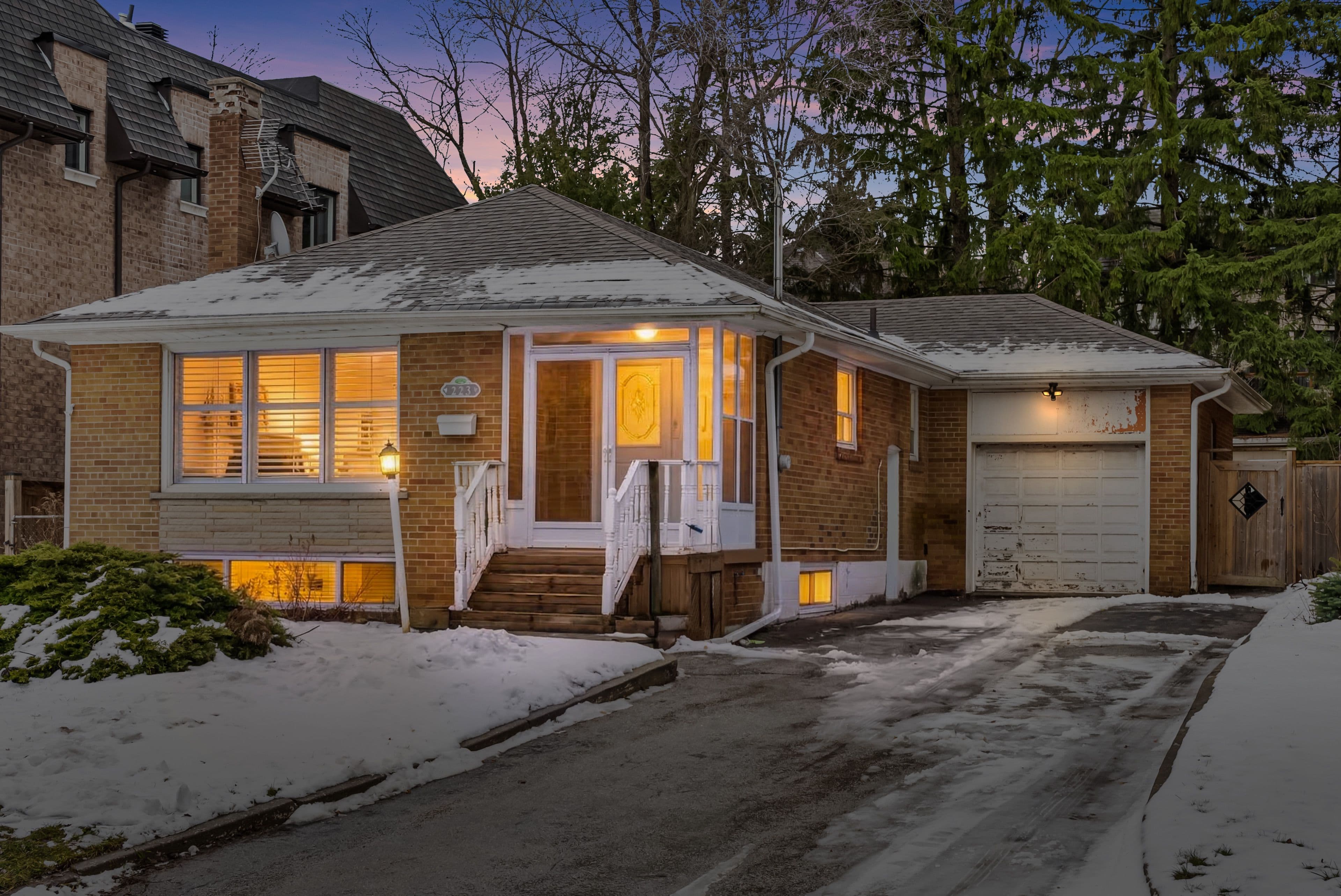 223 Hillcrest Avenue, Toronto C14, ON M2N 3P3