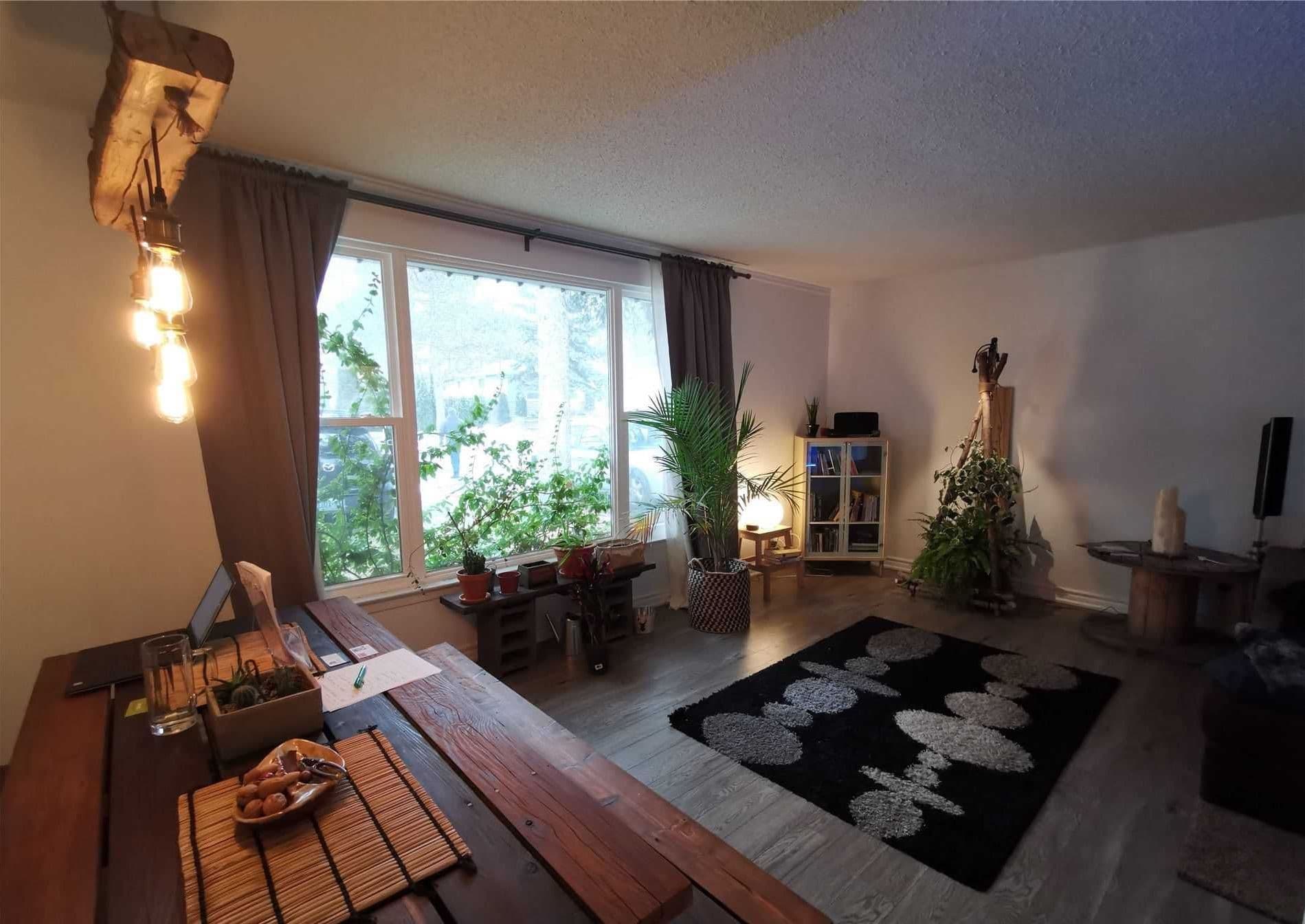 27 Shippigan Crescent, Toronto C15, ON M2J 2G1