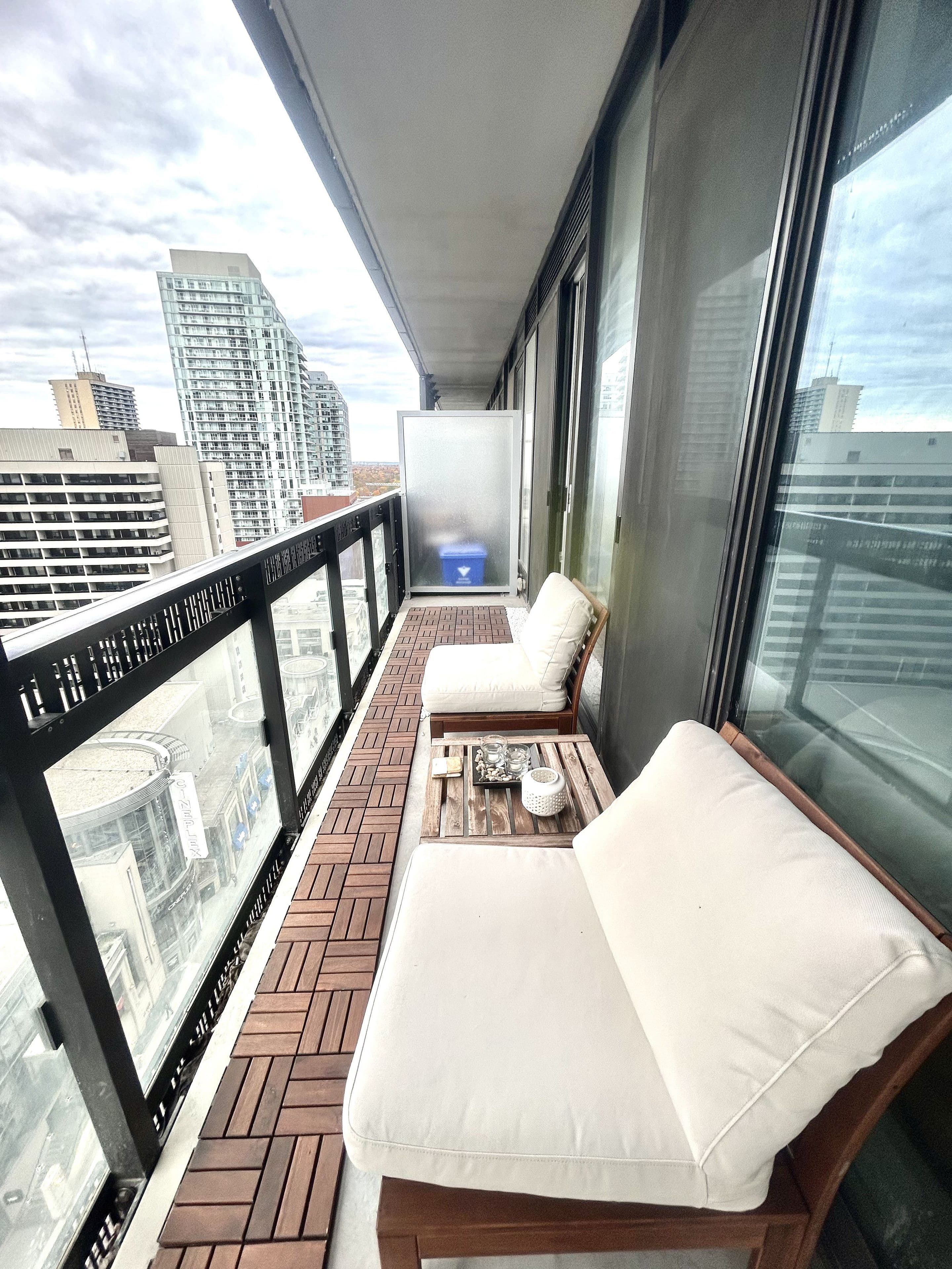 8 Eglinton Avenue E 1102, Toronto C10, ON M4P 1A6